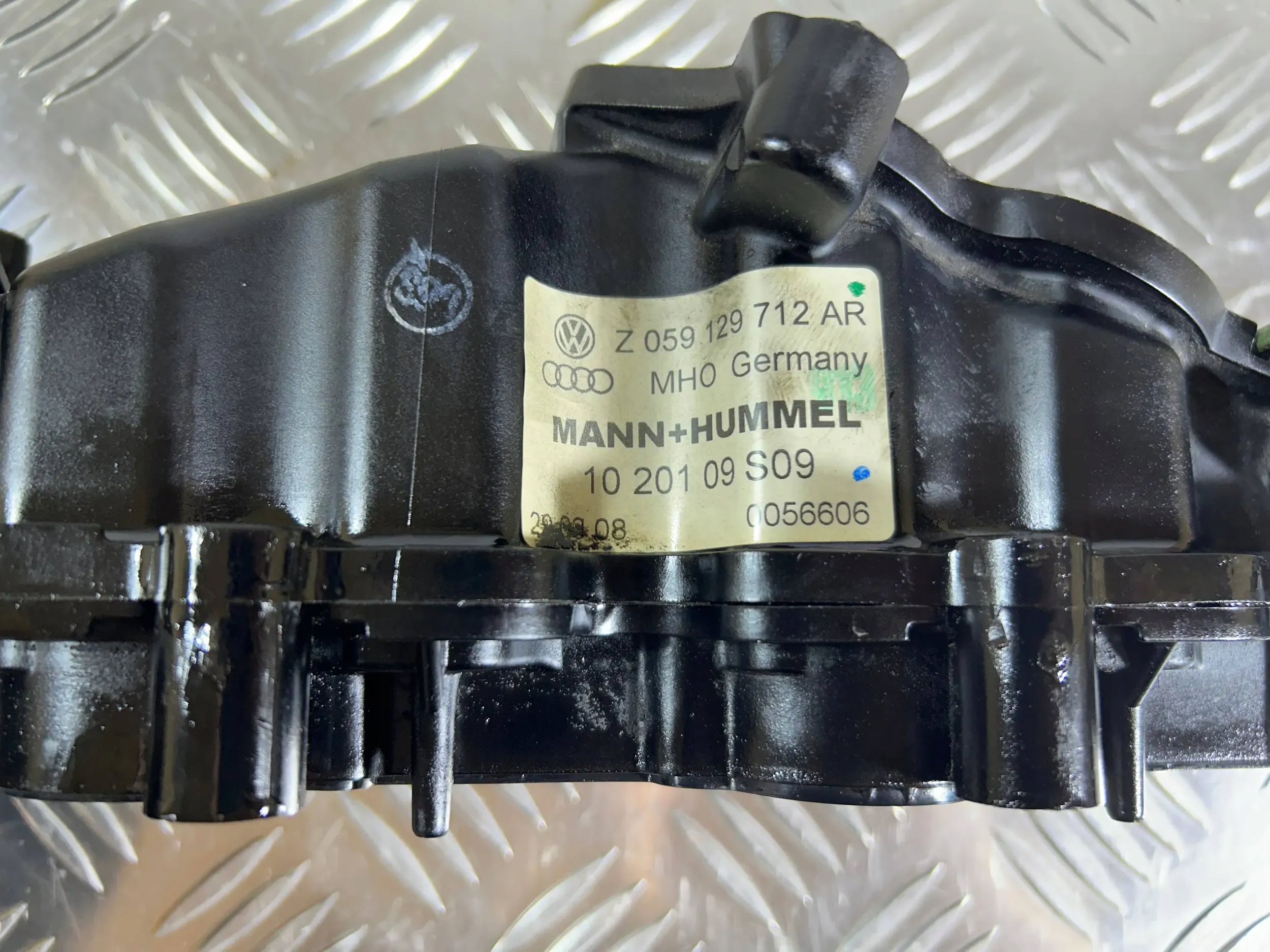 Audi OE 059129712AR коллектор Впускный