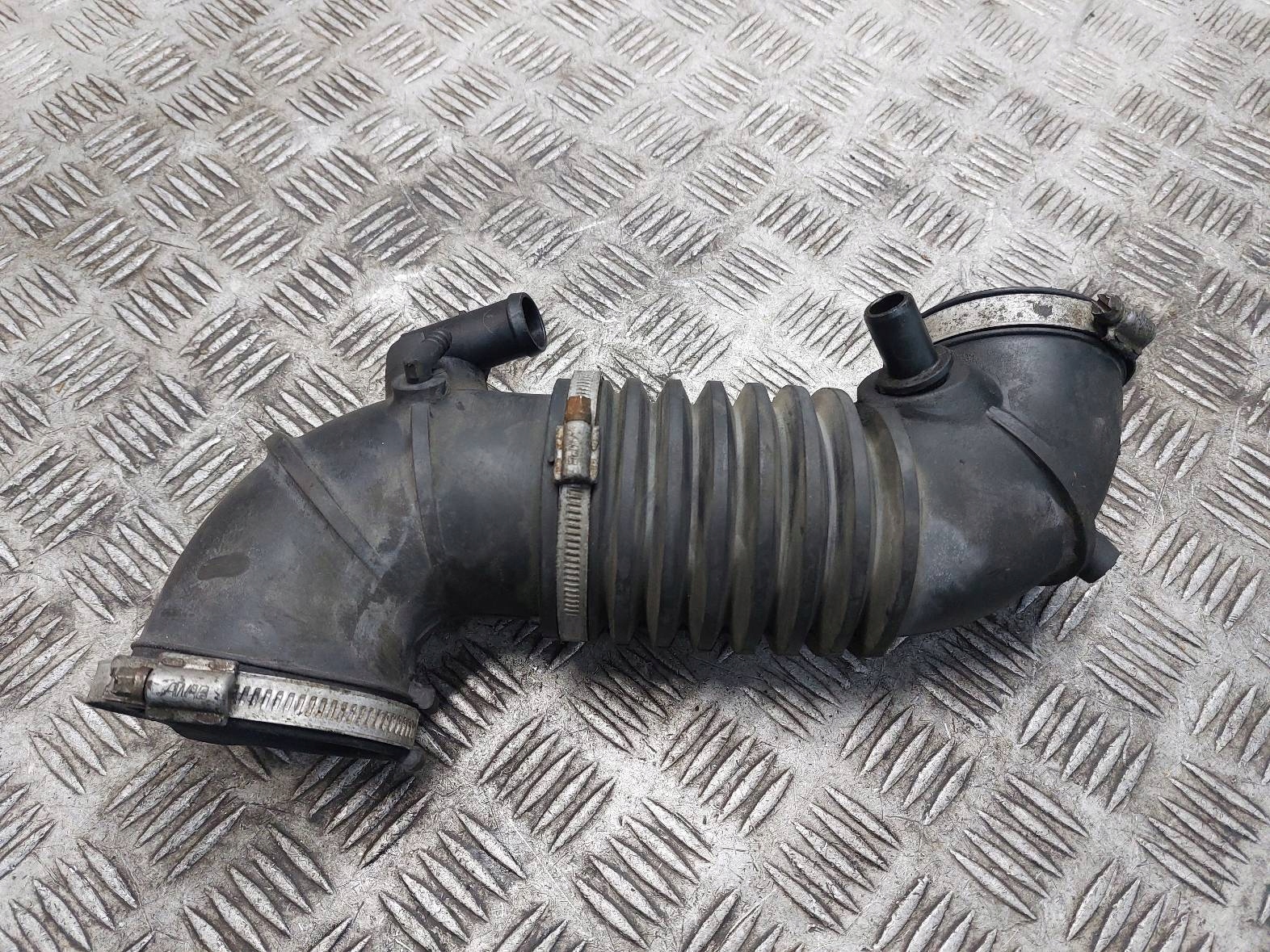 pipe air hose VOLVO V40 and 30617324