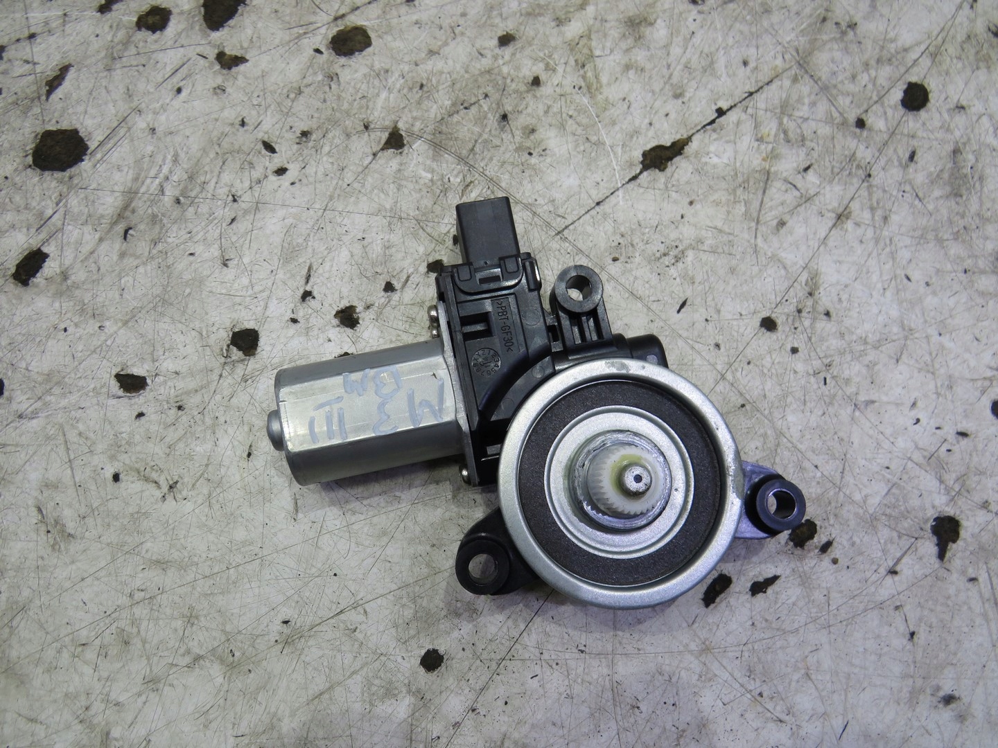 SILNICZEK PODNOSZENIA SZYBY PRAWY PRZOD MAZDA 3 BM Part manufacturer Mazda OE