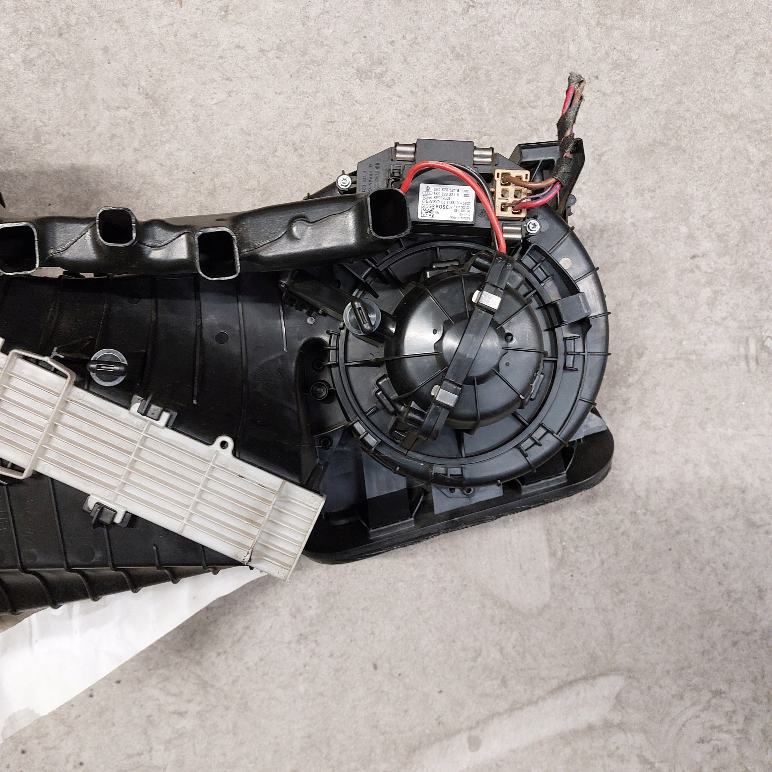 Audi A4 B8 1,8T радиатор отопителя 8K1820005AR