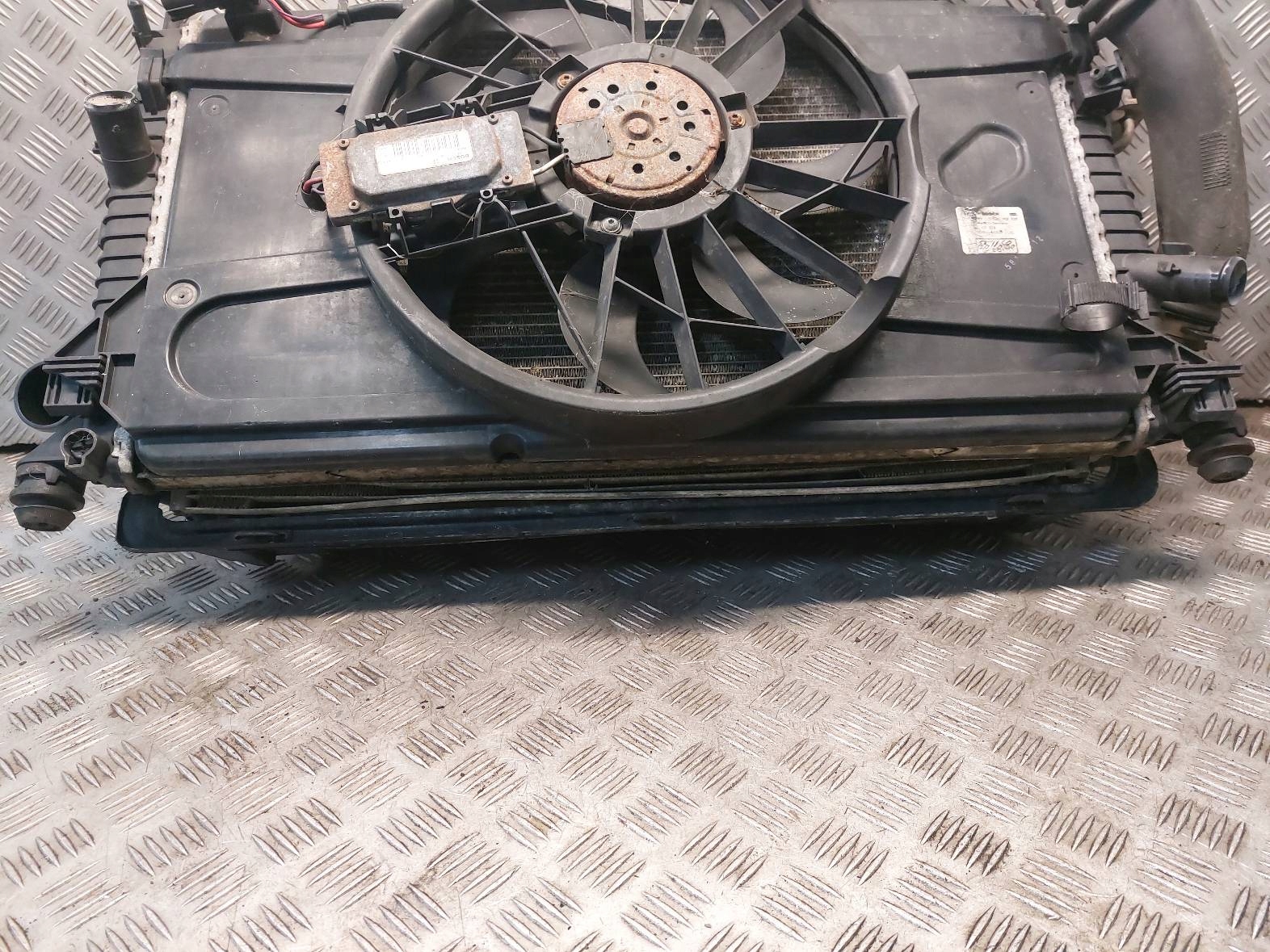 hladnjak vode klimatizacije interkuler ventilatori VOLVO V50 i 2.0 D