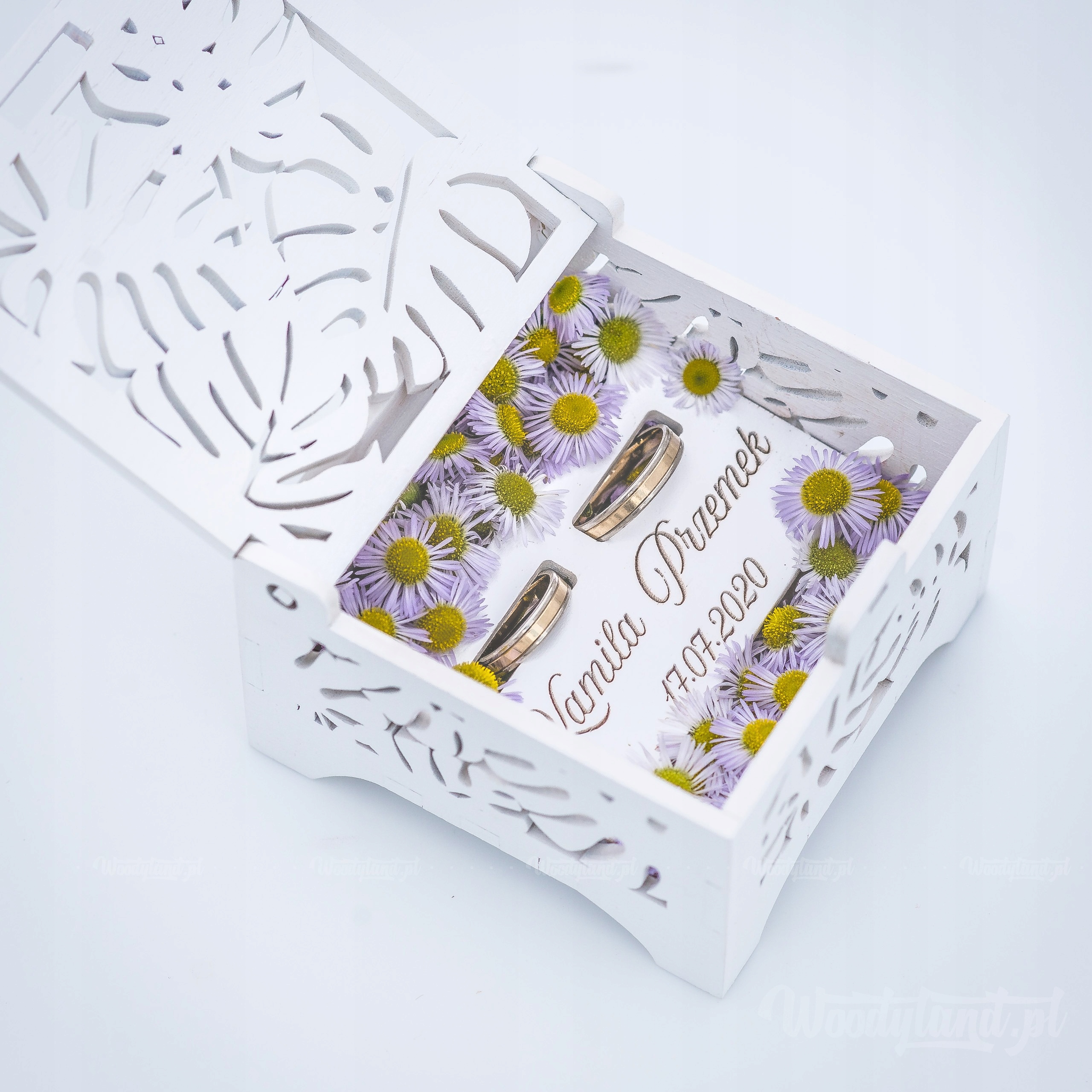 Szkatułka ażurkowa na obrączki pudełko drewniane. Rodzaj pudełko