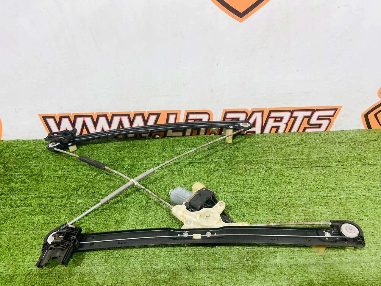 PODNOŚNIK SZYBY LEWY PROZD RANGE ROVER L405 CK52-23201-AG