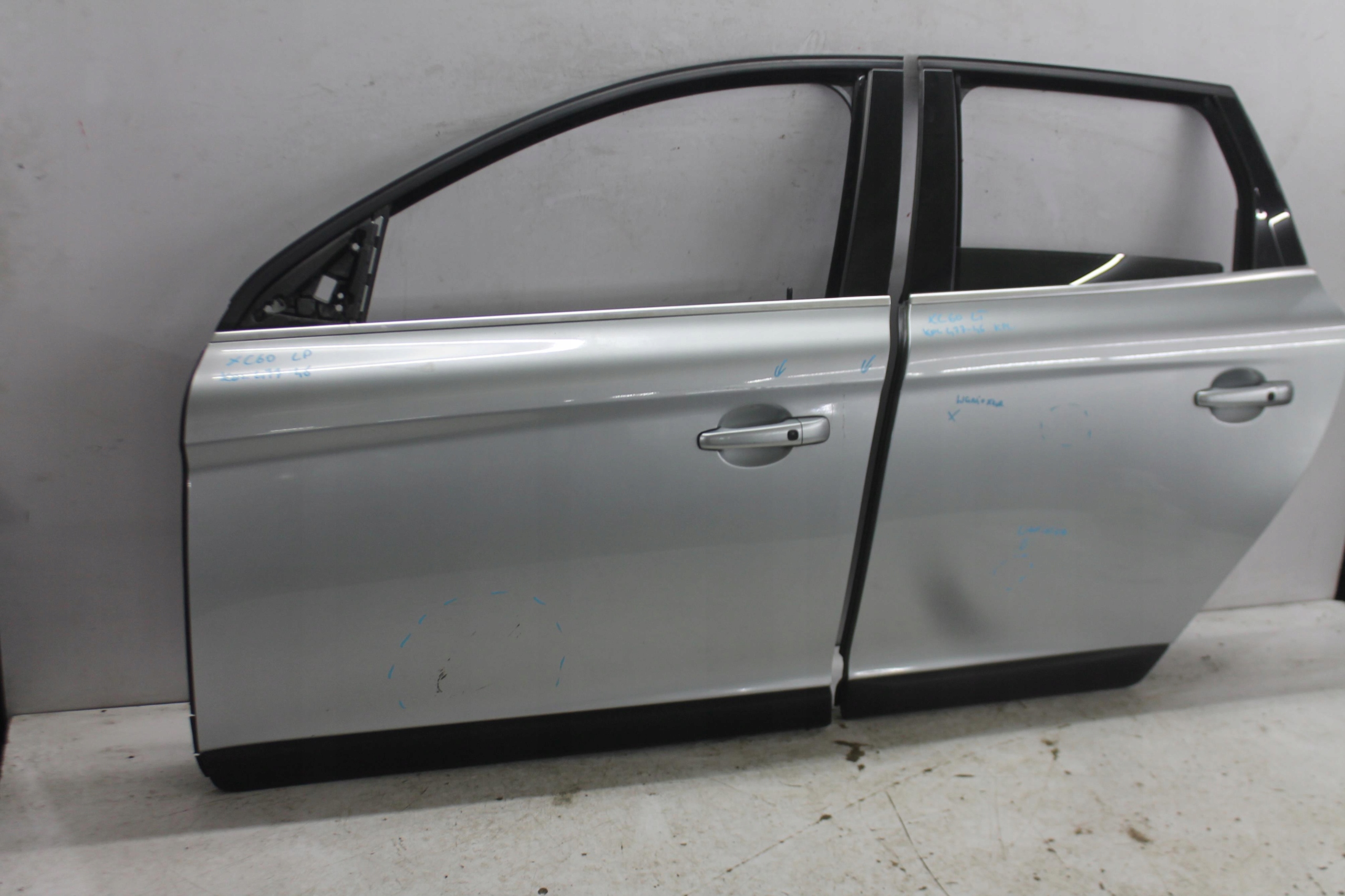 door left front left front VOLVO XC60 of wheels. 477-46 08-13