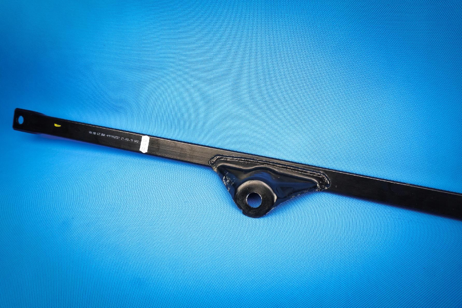 bar poprzeczny chassis Audi Q7 4M 4M0803227