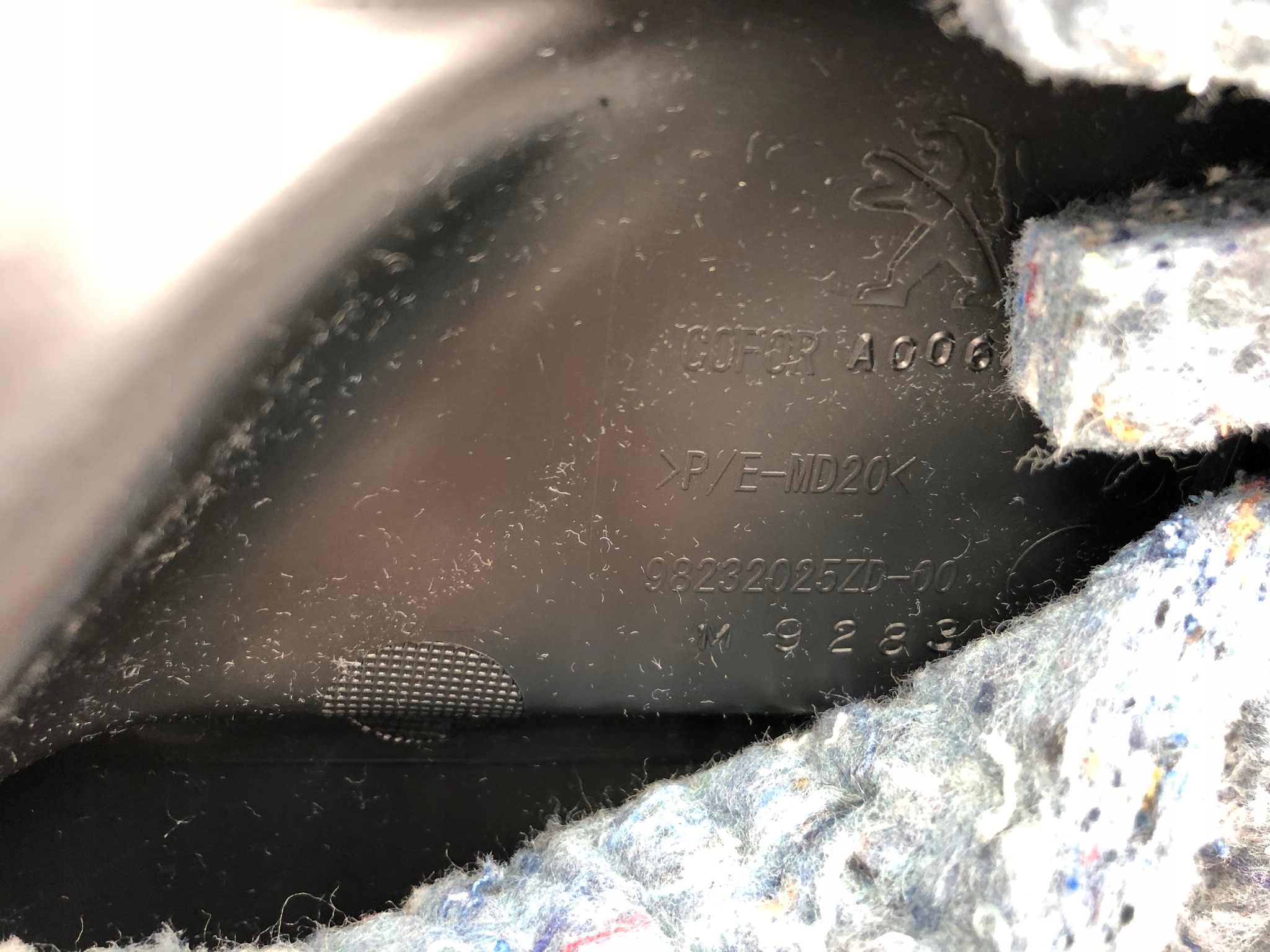 cover bonnet boot PEUGEOT 208 II 19- 98232025