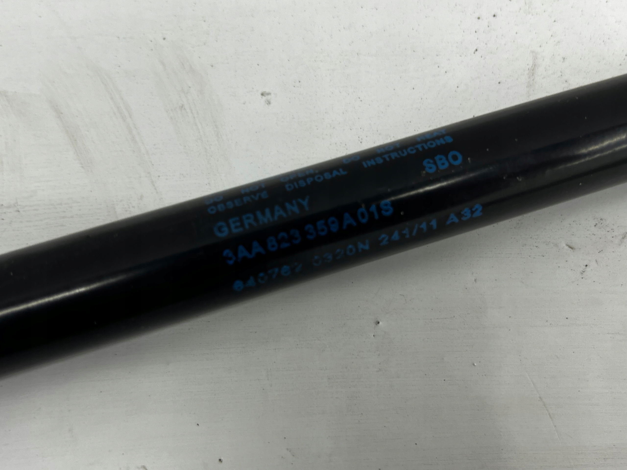 damper bonnets VW PASSAT B7 3AA823359A