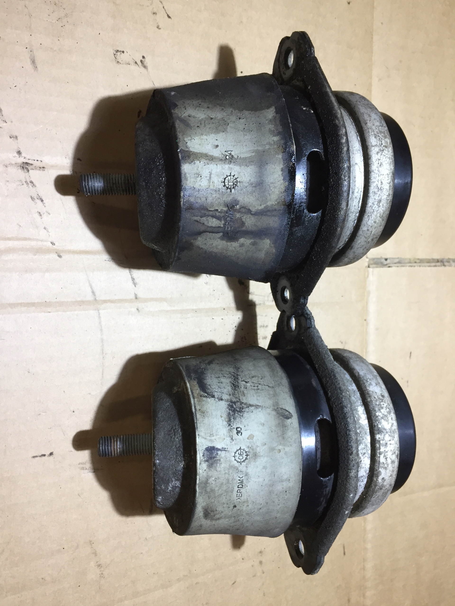 AUDI Q7 4L 3.0 TDI Supporti motore usato 7L8199131A