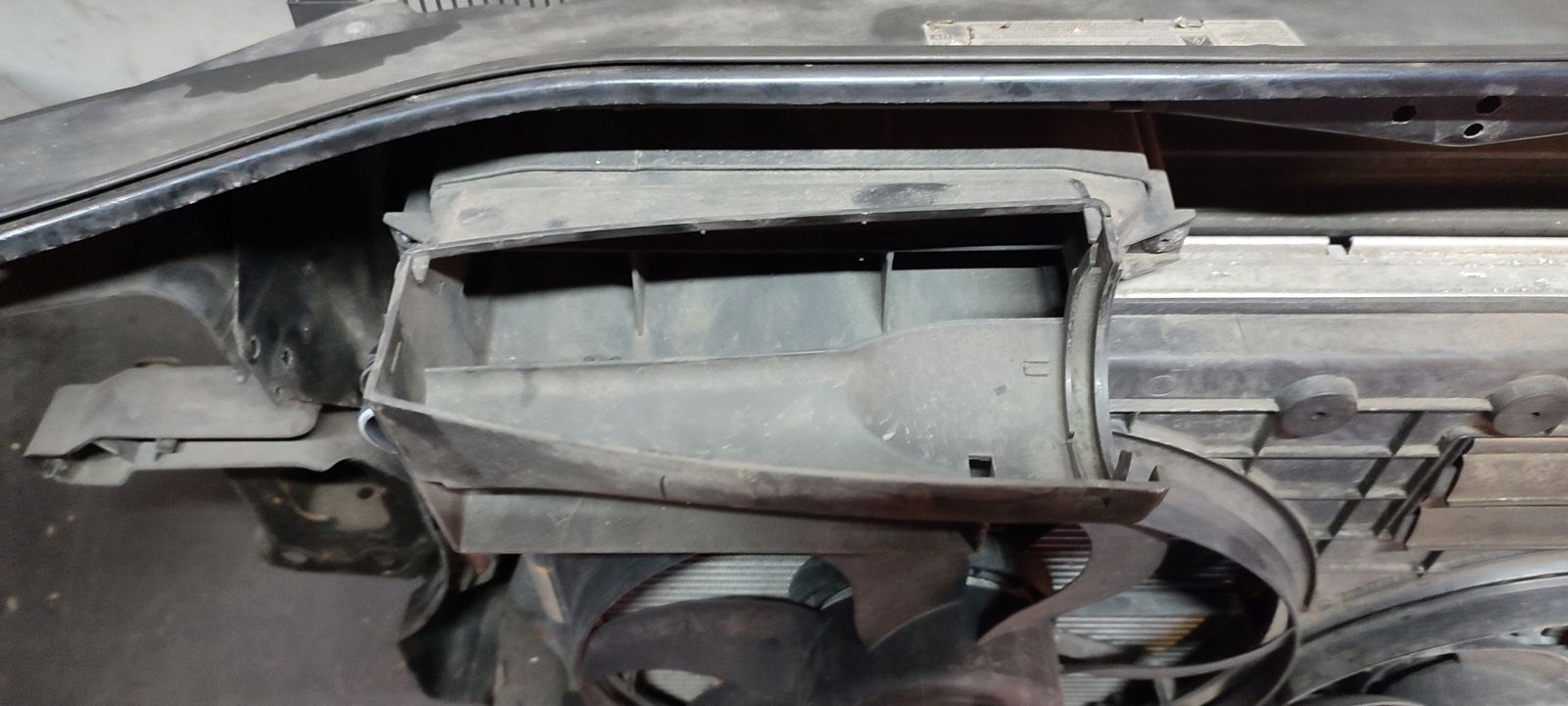 support panel for radiators pillar iron radiator VW Passat CC 2,0 TDI