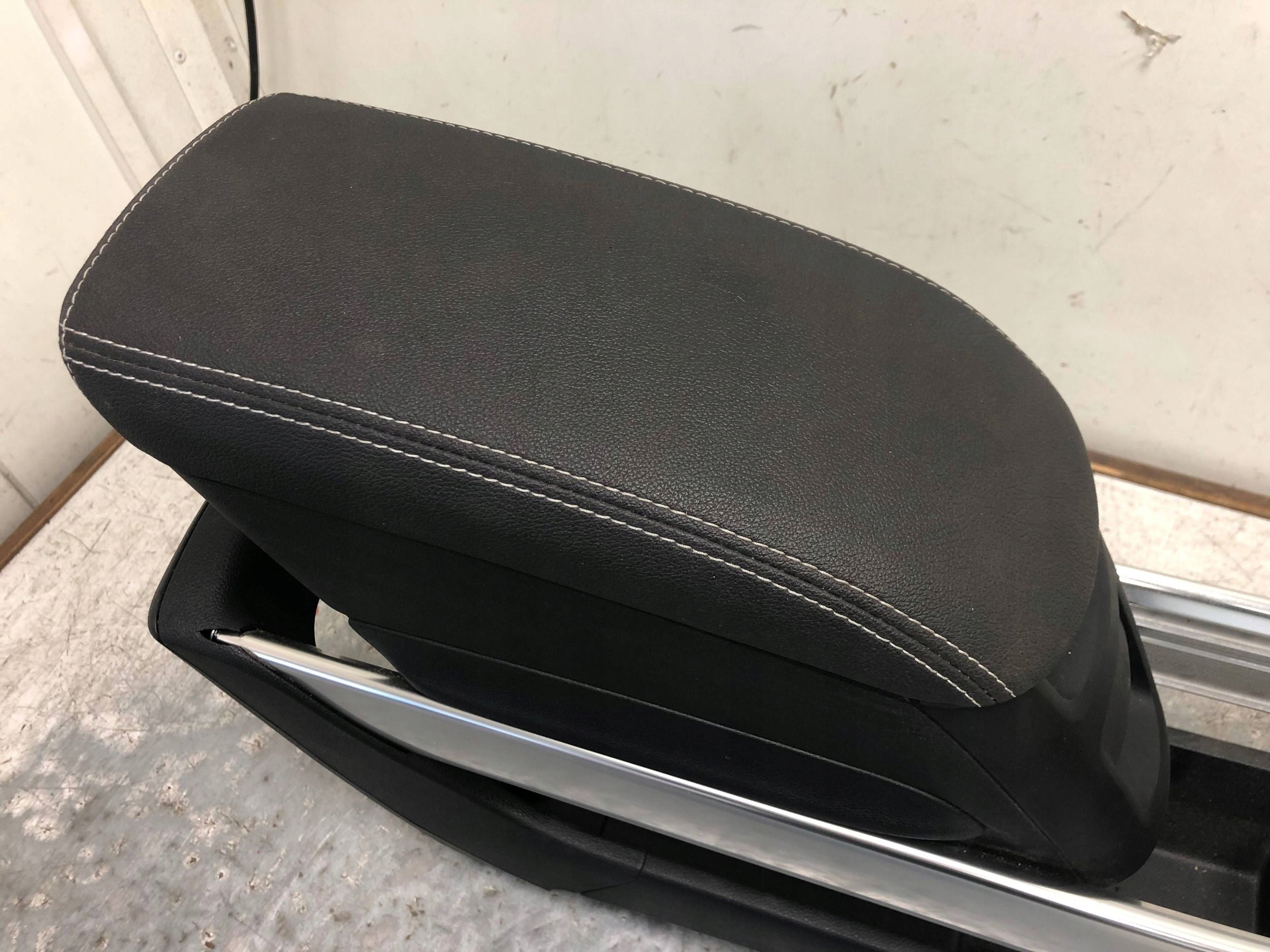 TUNEL central armrest OPEL MERIVA B LIFT 13411103