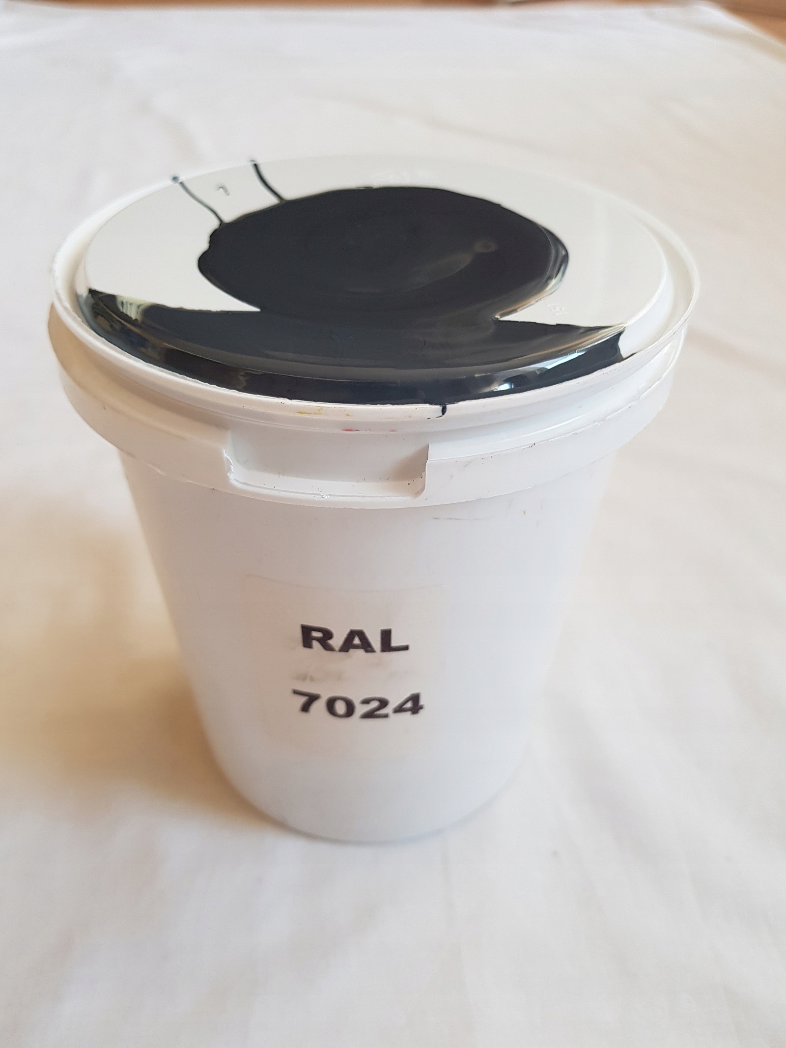 Barvivo pro pryskyřice 1 kg Ral 7024