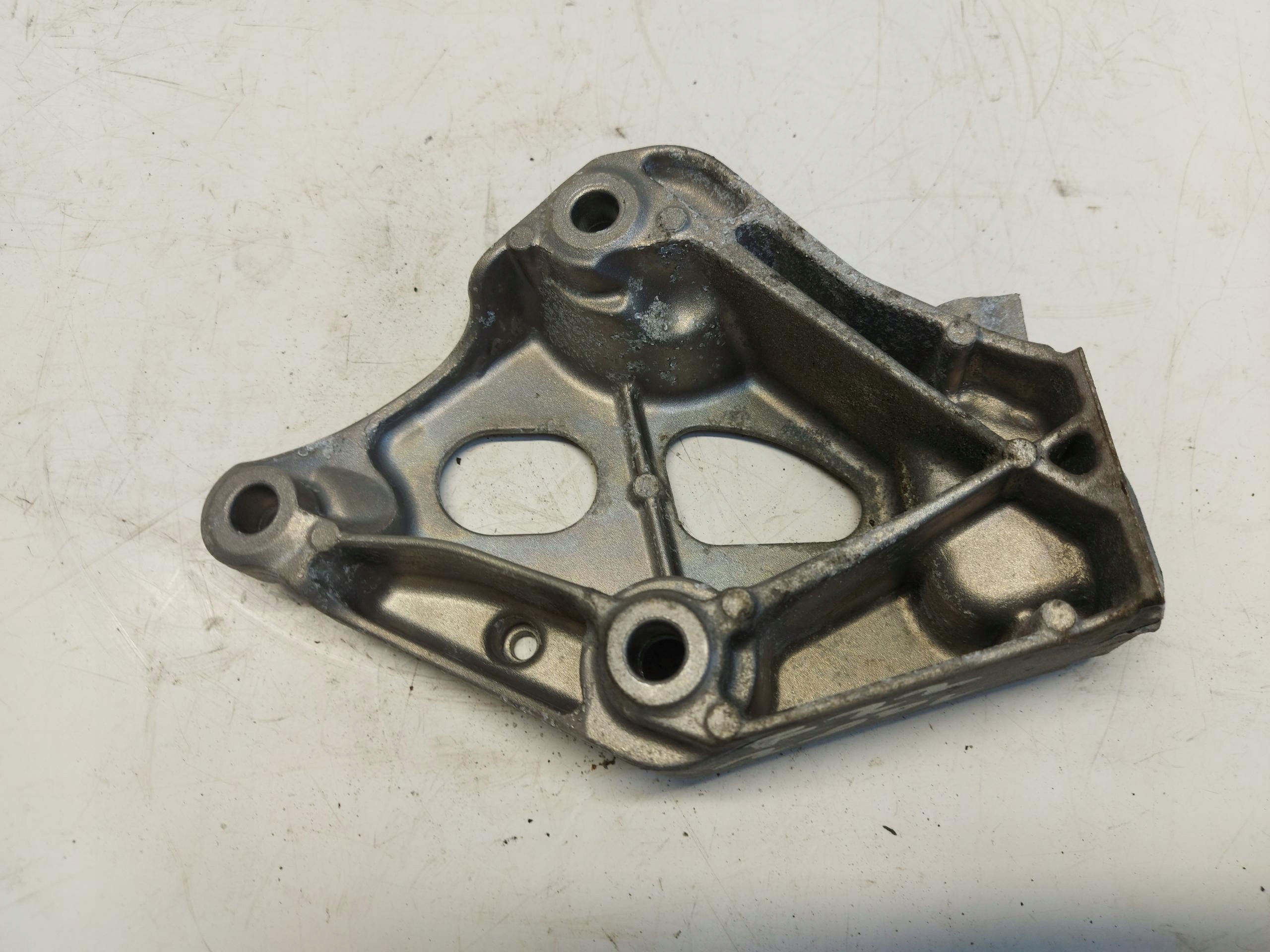 BMW F22 CONSOLE ENGINE MOUNT 6859415