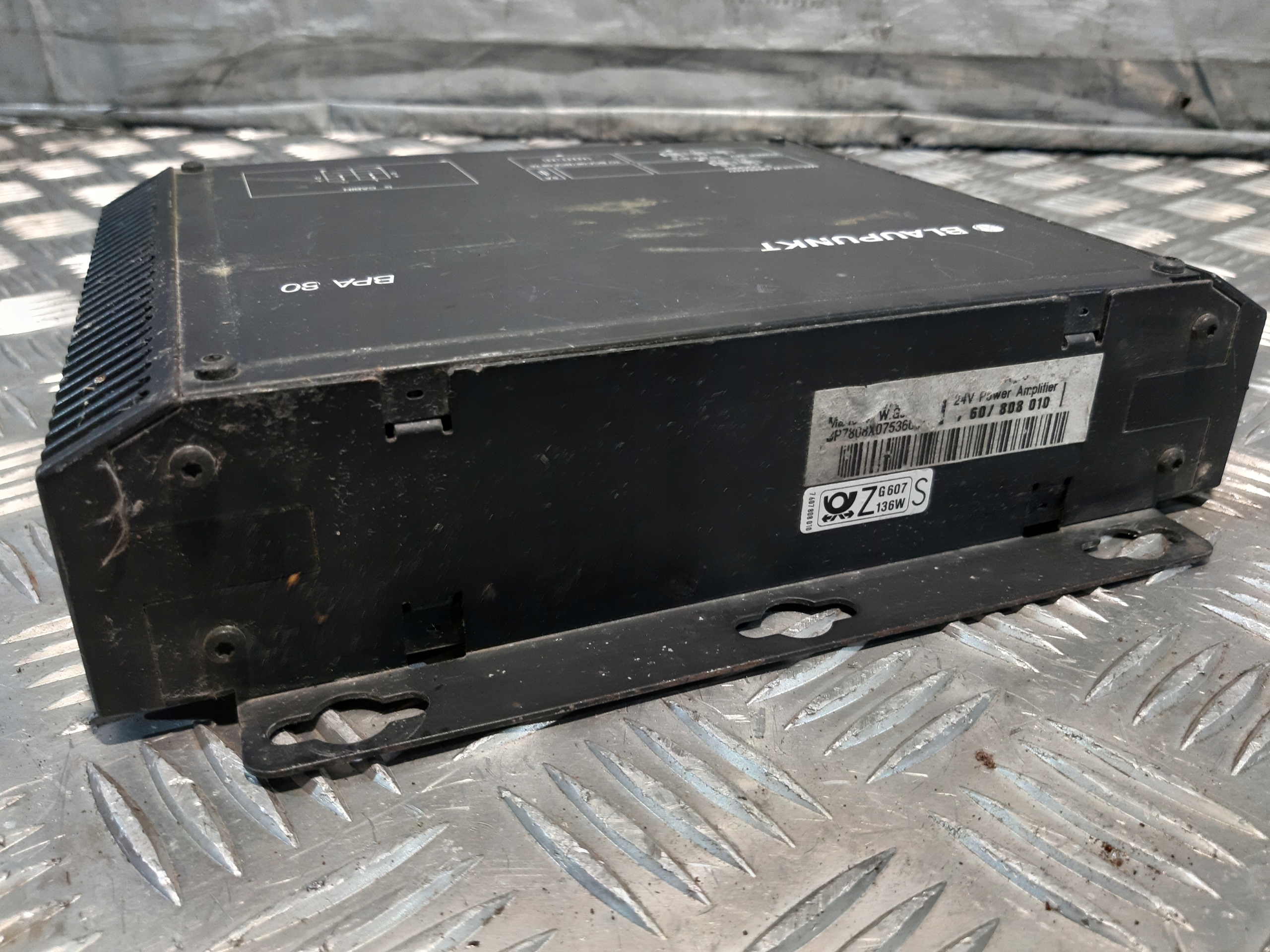 amplifier AUDIO BLAUPUNKT BPA 80 24V 7 607 808 010