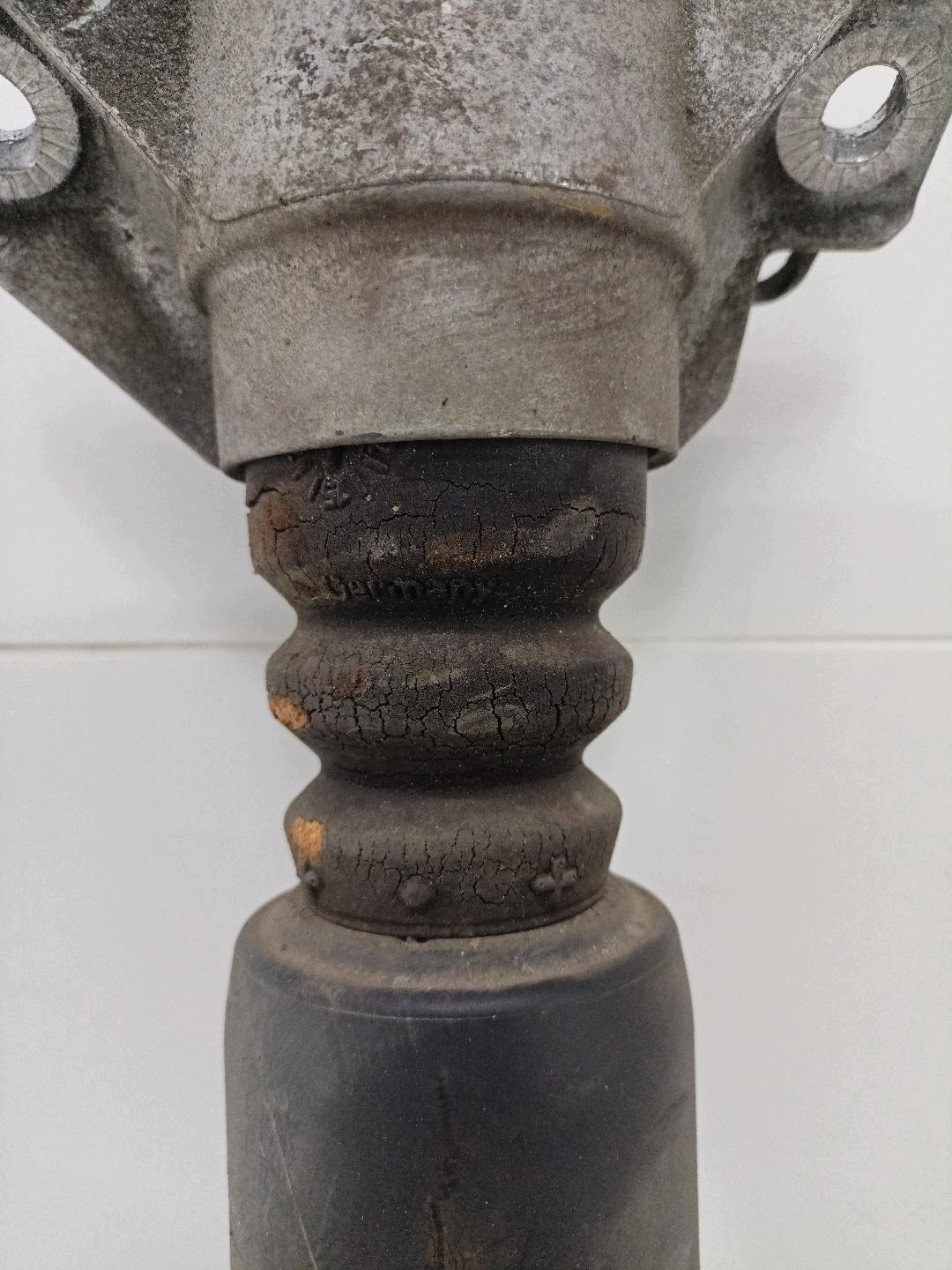 shock absorber rear part left side Audi A5 8T 2010 8F0513025