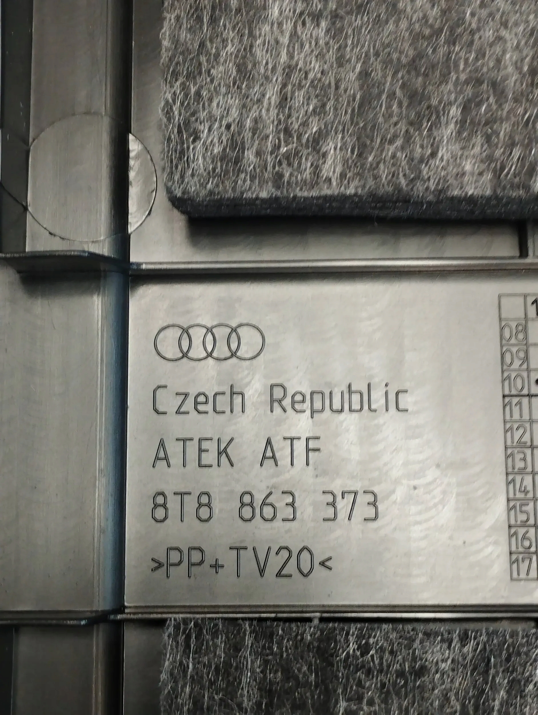 Audi A5 Sportback 8T floor boot 8T8863373
