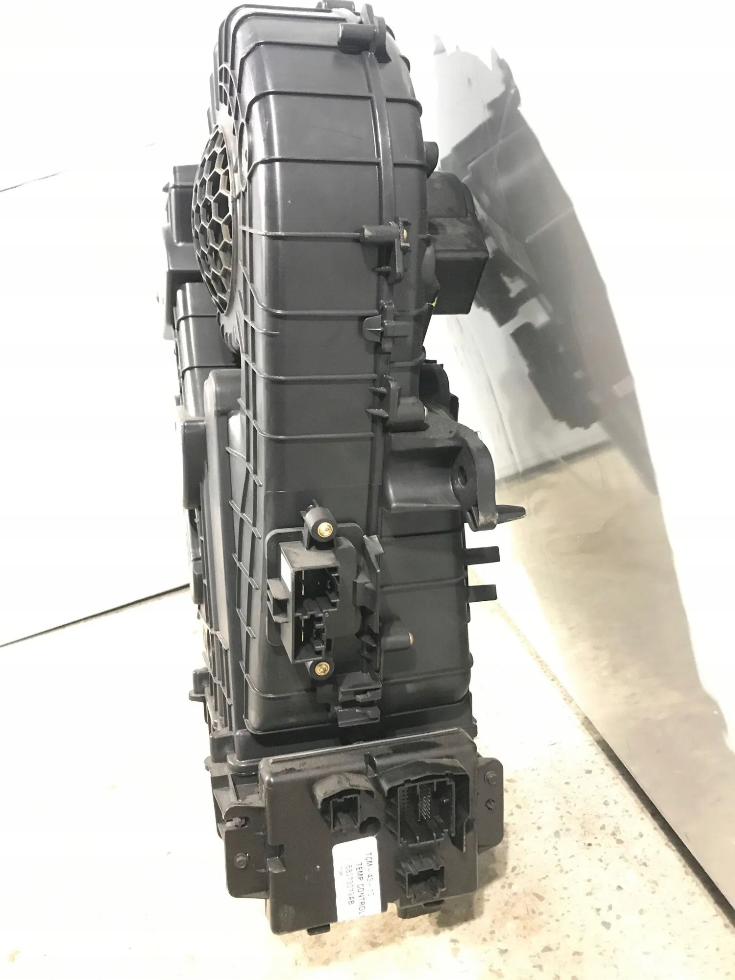 CHRYSLER PACIFICA 68342100AB задний нагреватели