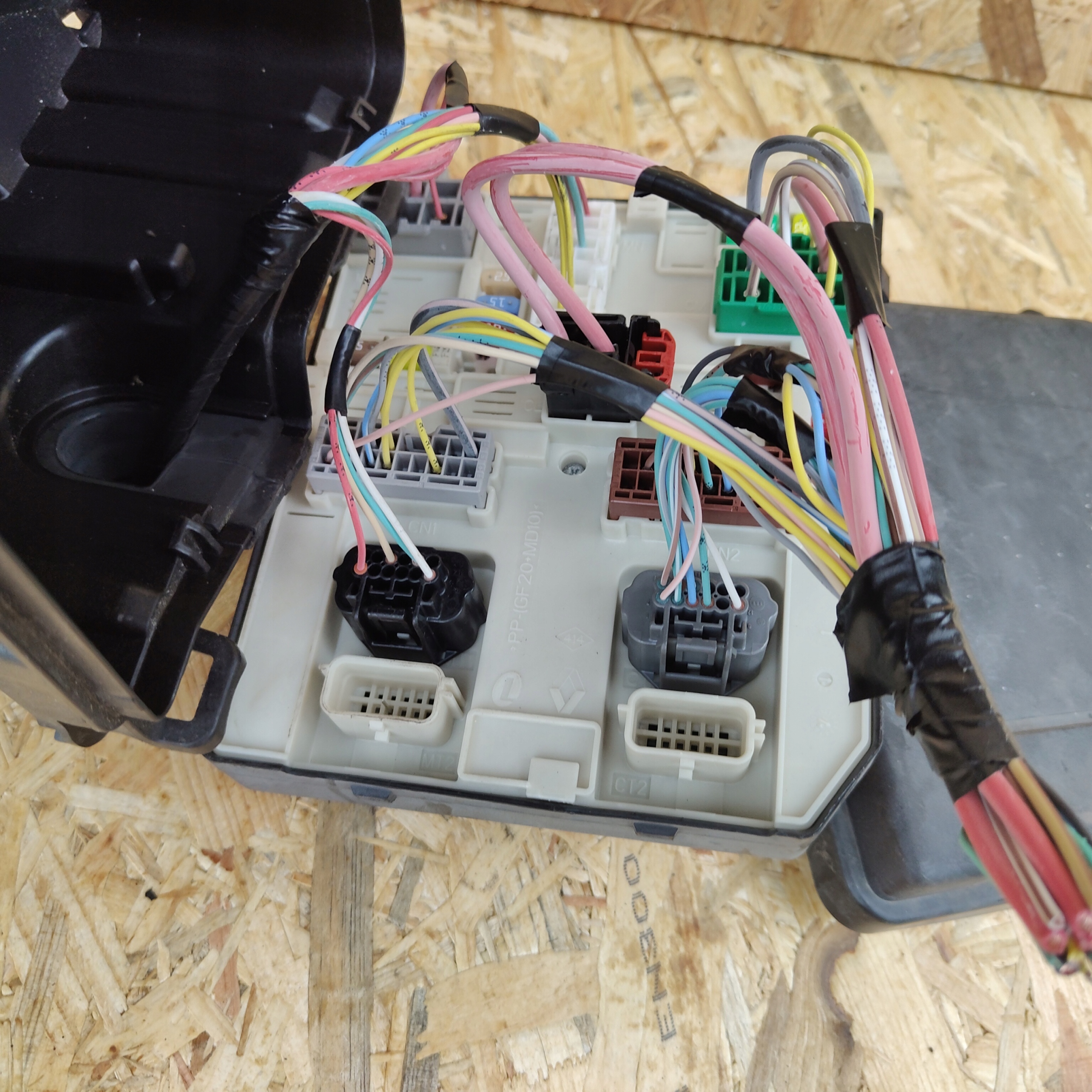 Module fusibles RENAULT 284b64259R