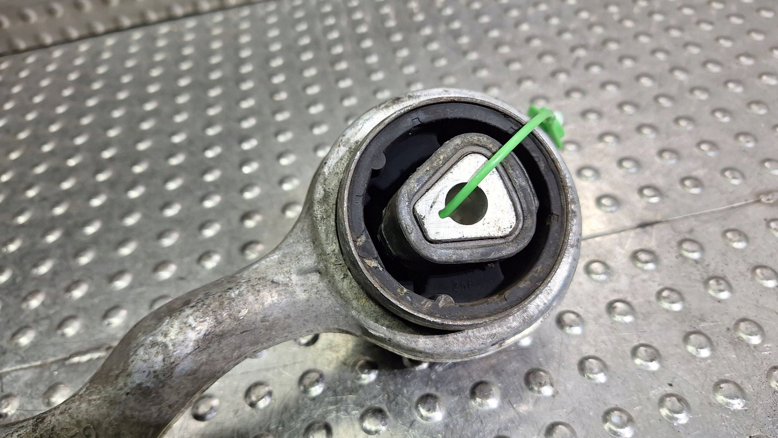 rameno pravý předek 6763704 BMW E81 E82 E87 E88 E89 E90 E91 E92 E93 X1 E84