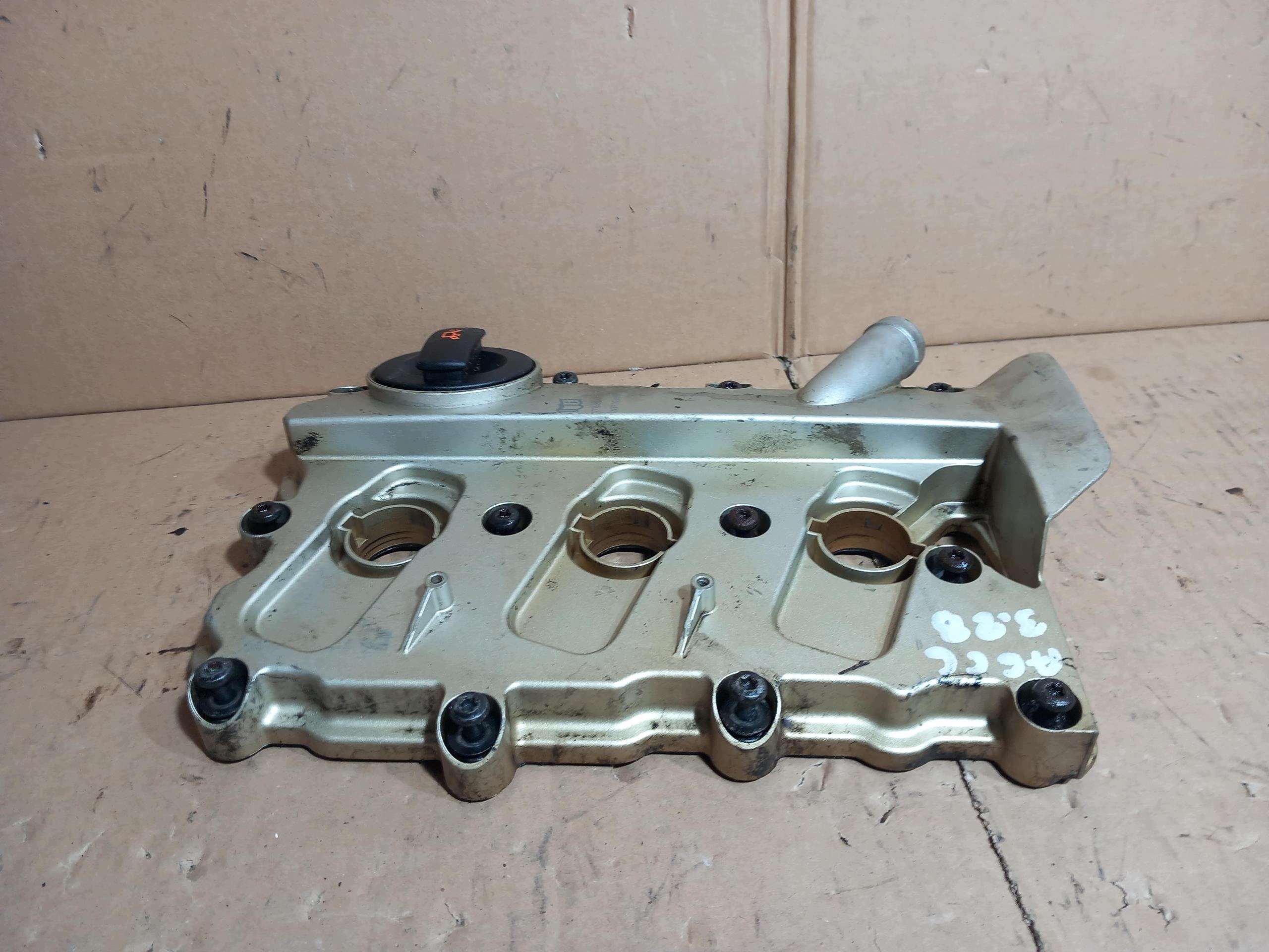 ventildeckel links AUDI A6 C6 2.4 V6 / 3.2 FSI OE 06E103471G