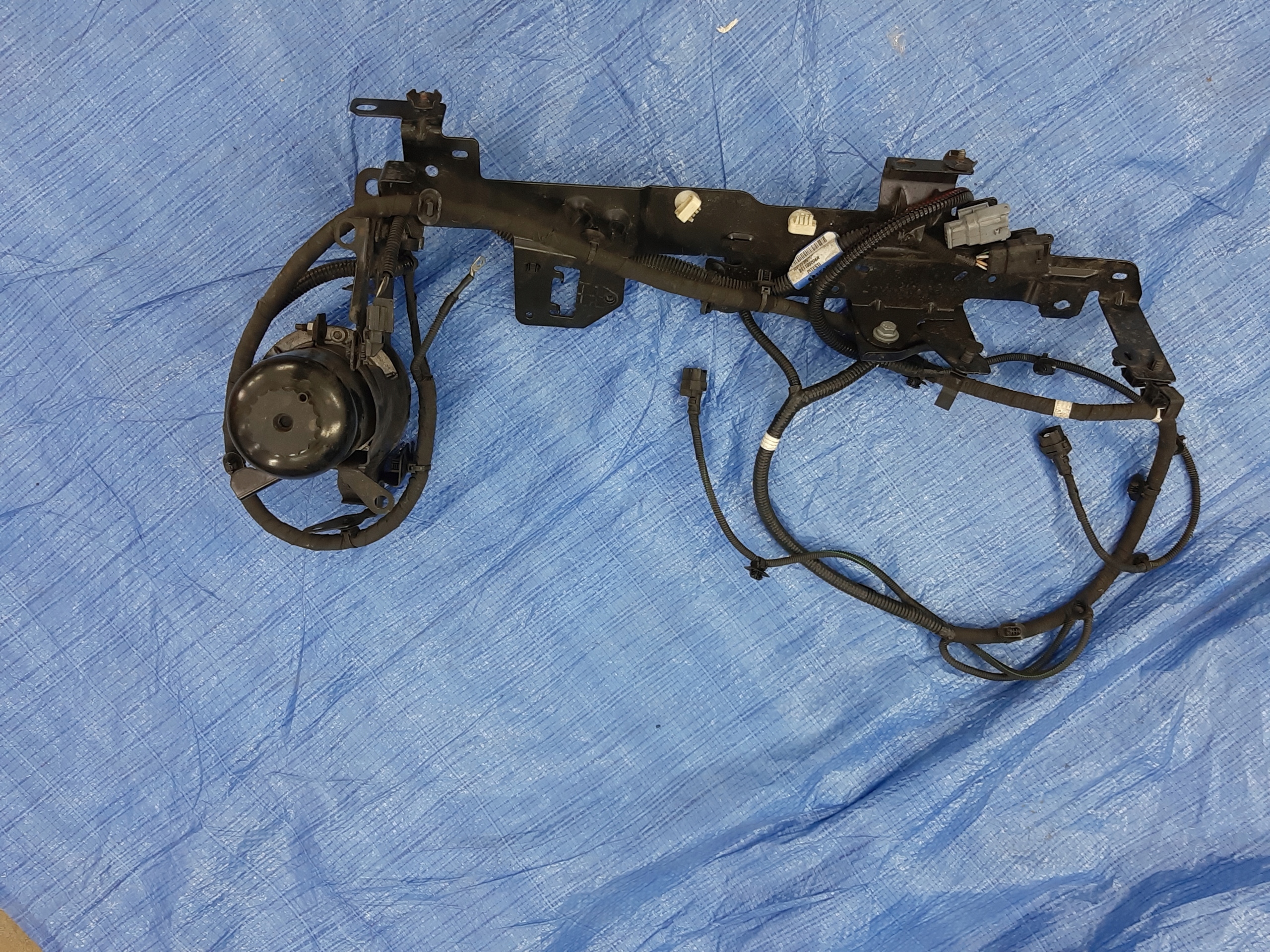 КОРПУС ПАЛИВНОГО ФІЛЬТРА КРІПЛЕННЯ ДЖГУТИКА III