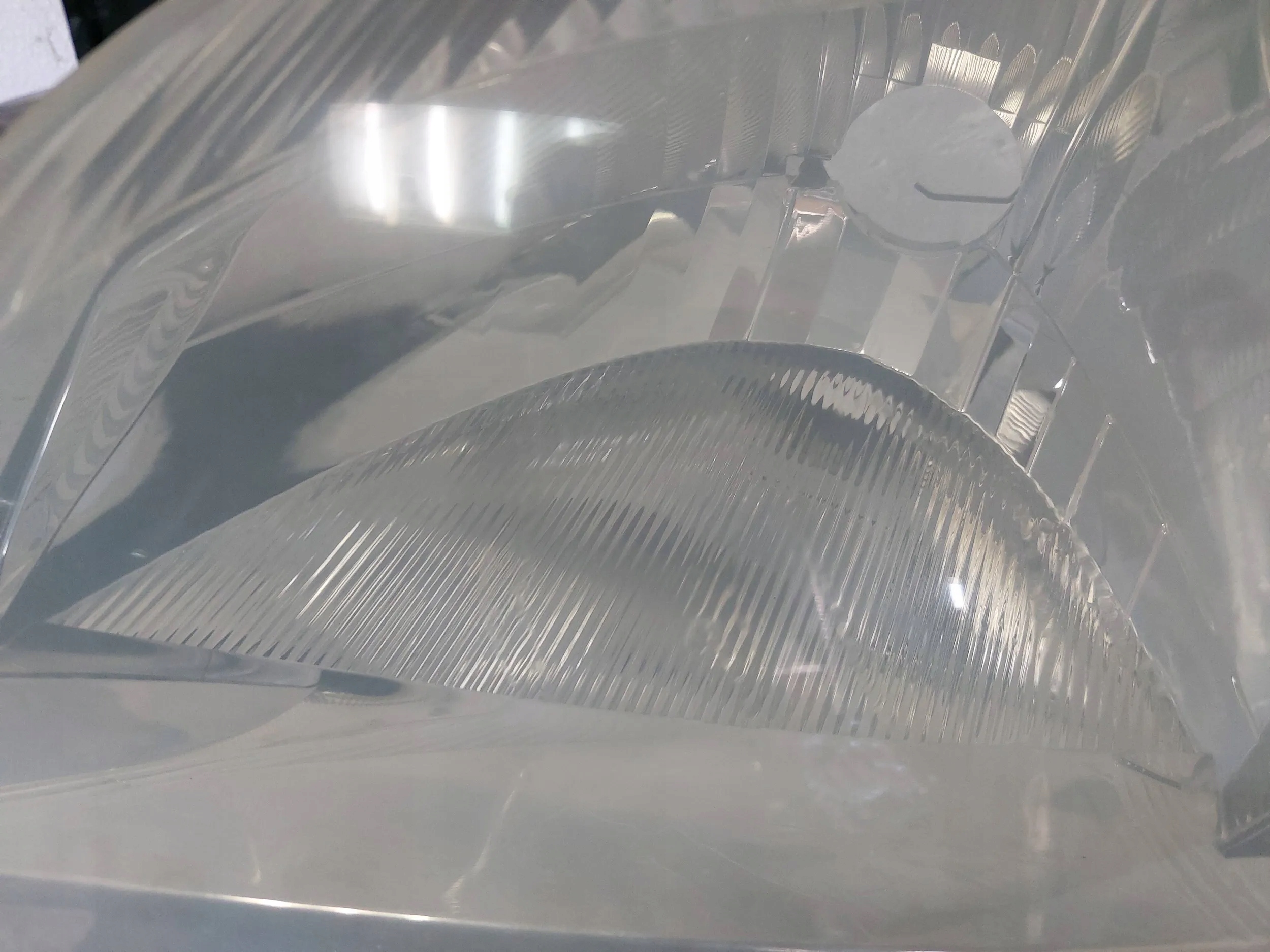 light front left Suzuki Ignis 03