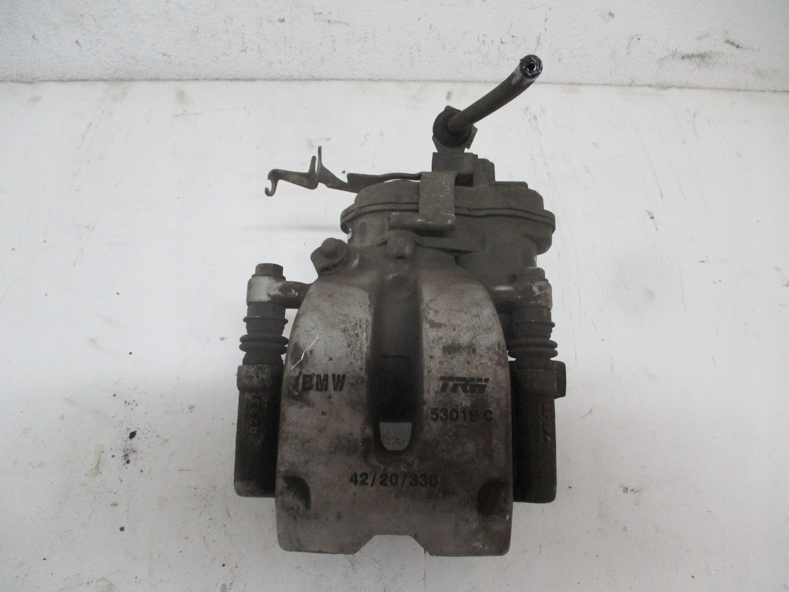 caliper calipers BMW 5 G30 G31 rear part rear.