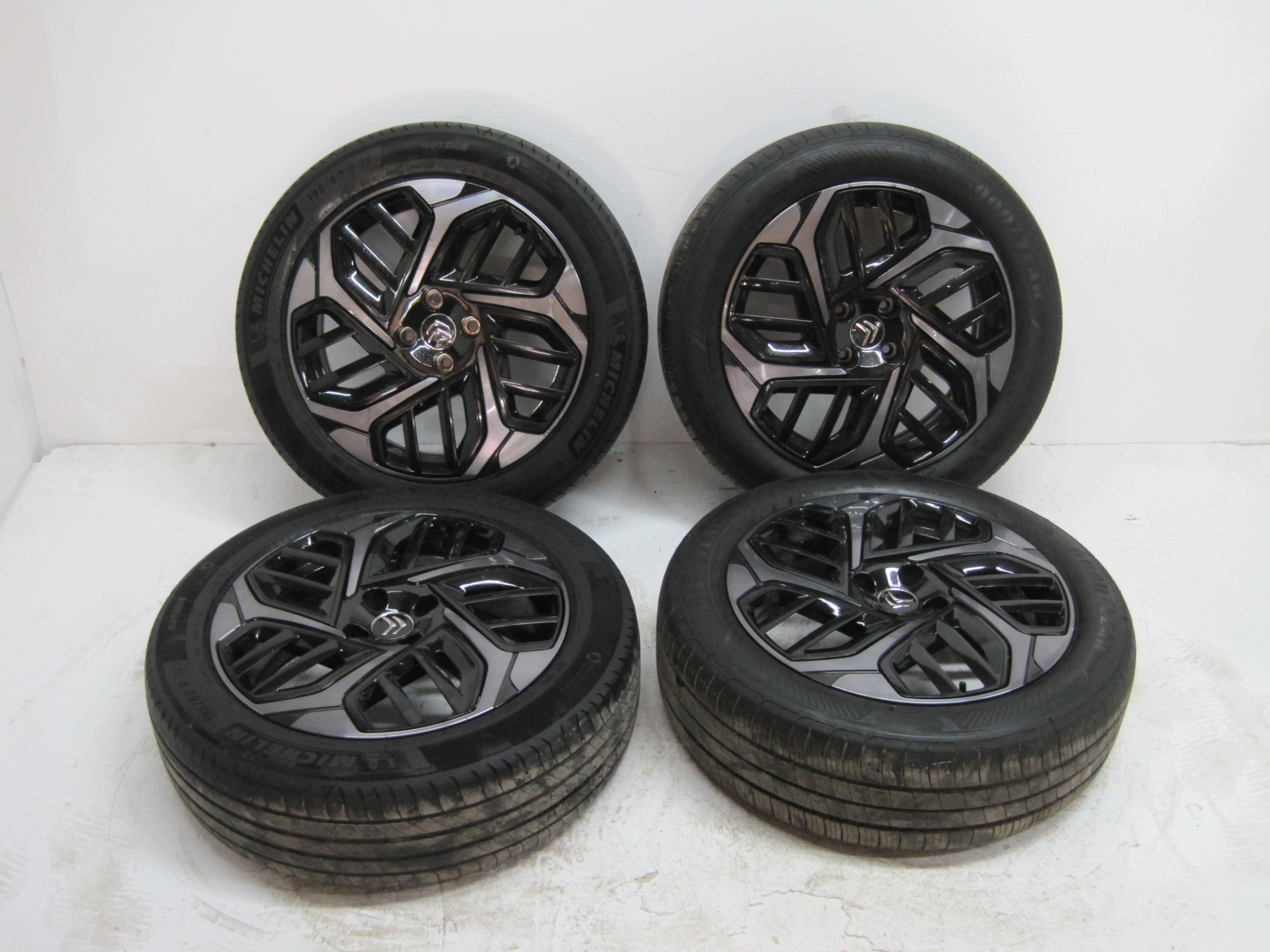wheels discs tyres CITROEN C4 III R18 6 4 MM