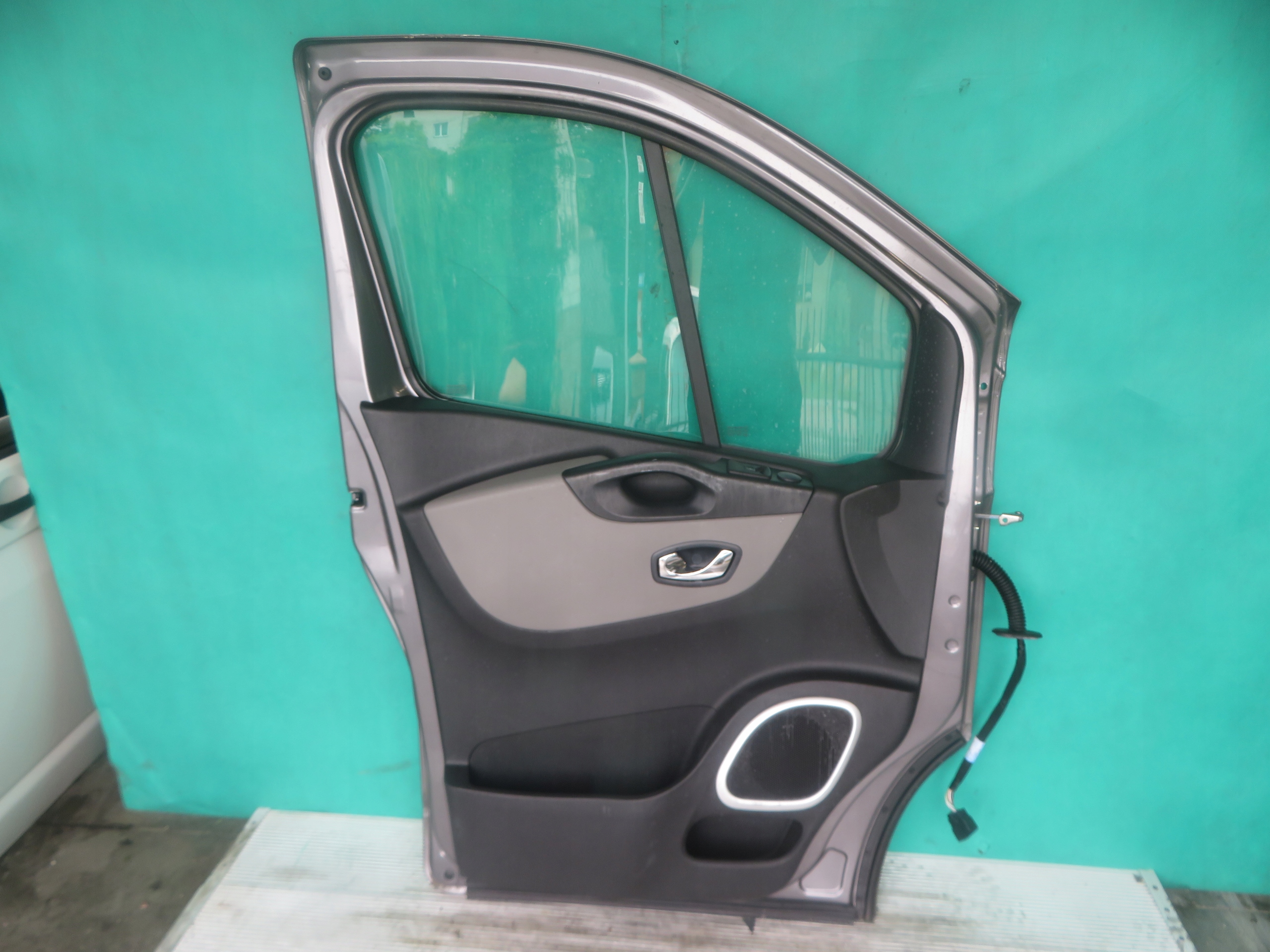 door left front RENAULT TRAFIC OPEL VIVARO 24R