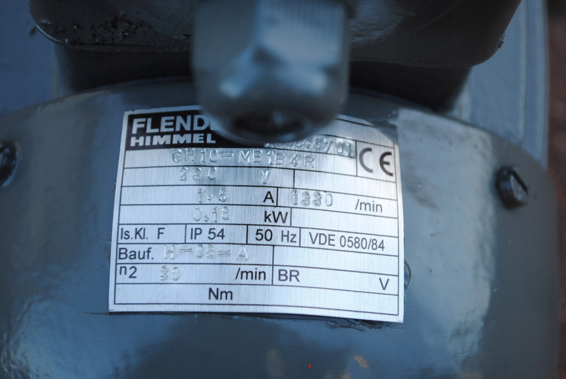 Motoreduktor kątowy 0.18kw. 28obr/min JEDNOFAZOWY Model kątowy