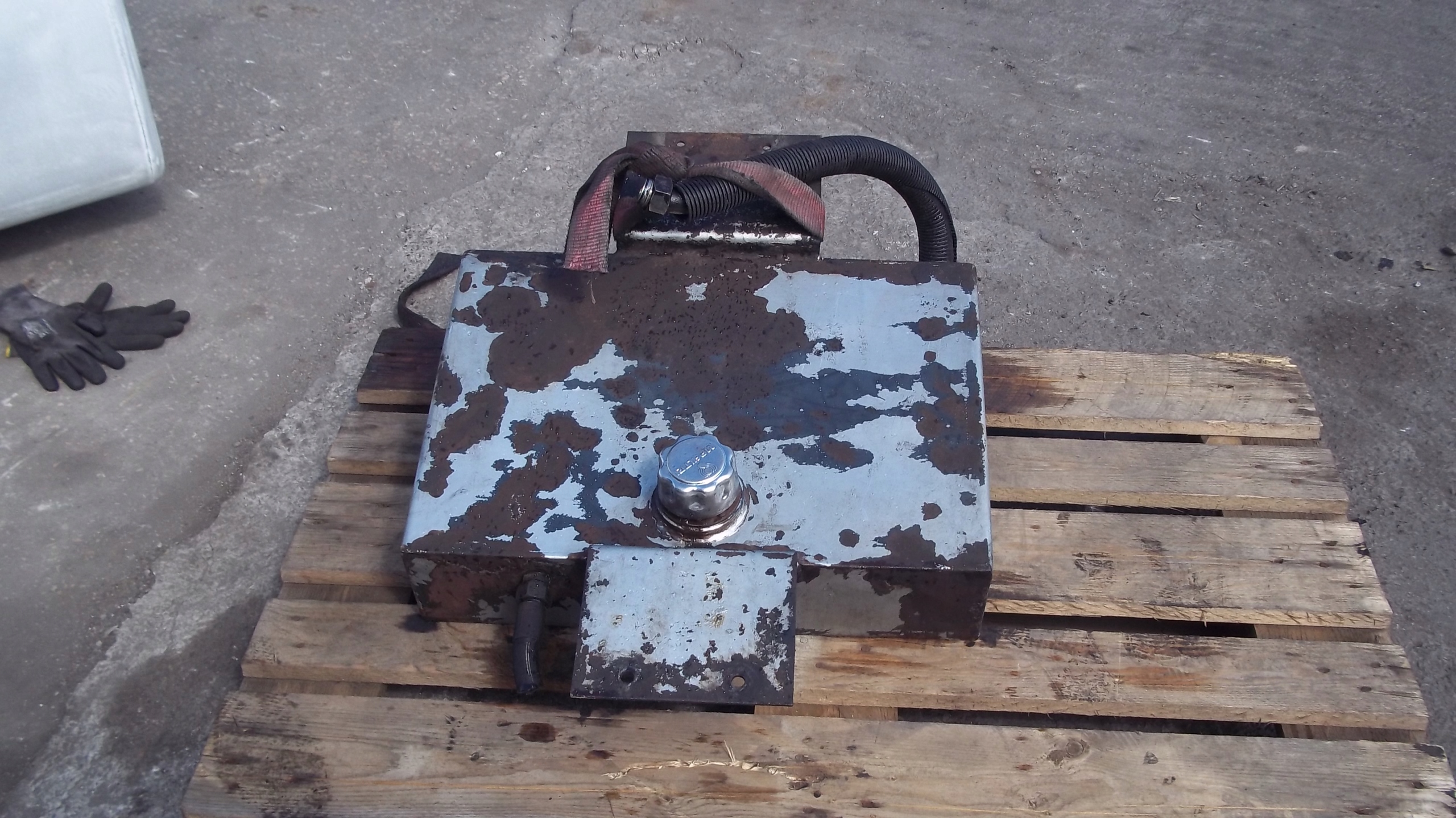 ZBIORNIK OLEJU HYDRAULICZNEGO Producent części Inny