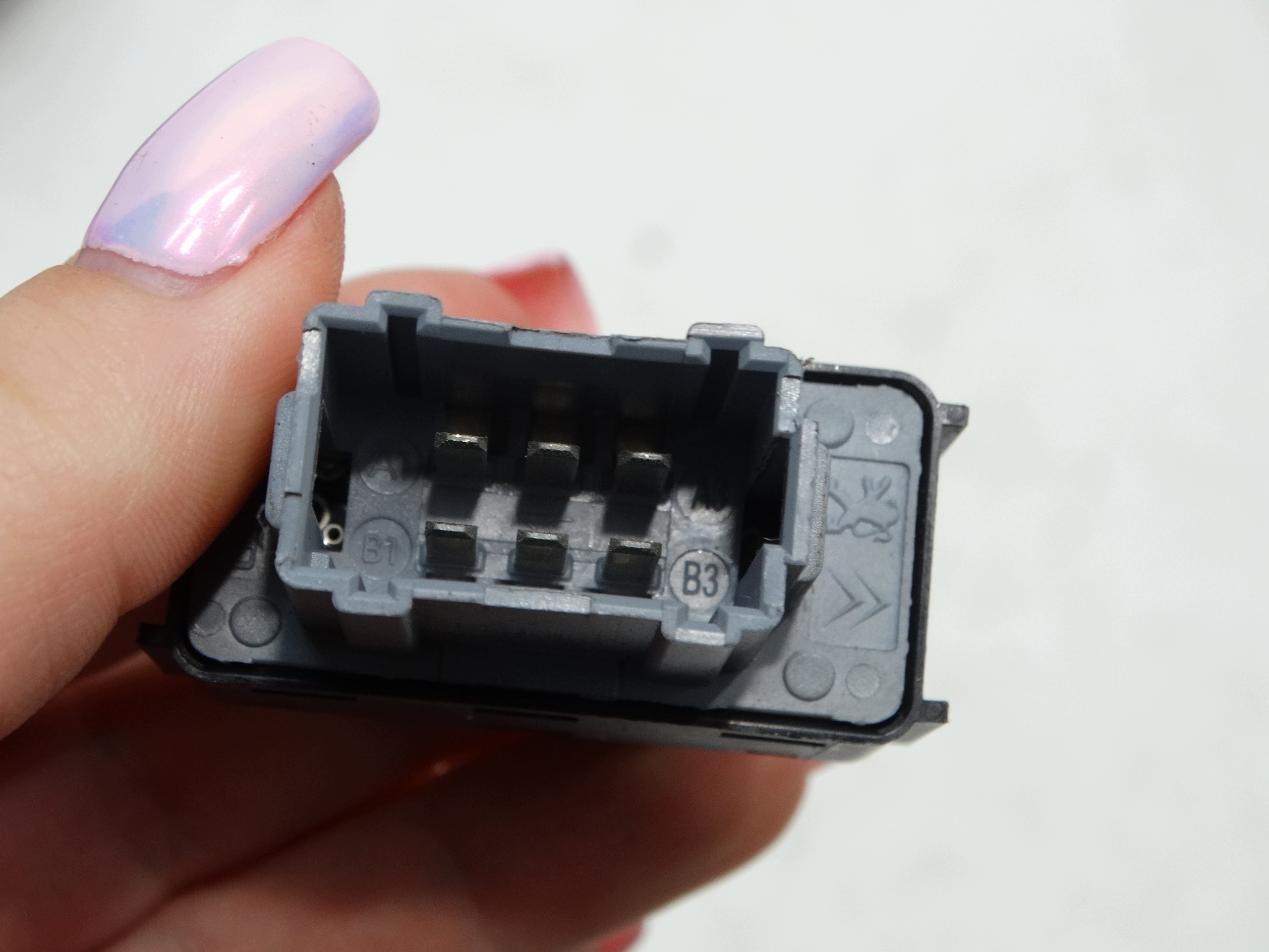 window control switch right front CITROEN C4 CACTUS 2016R.