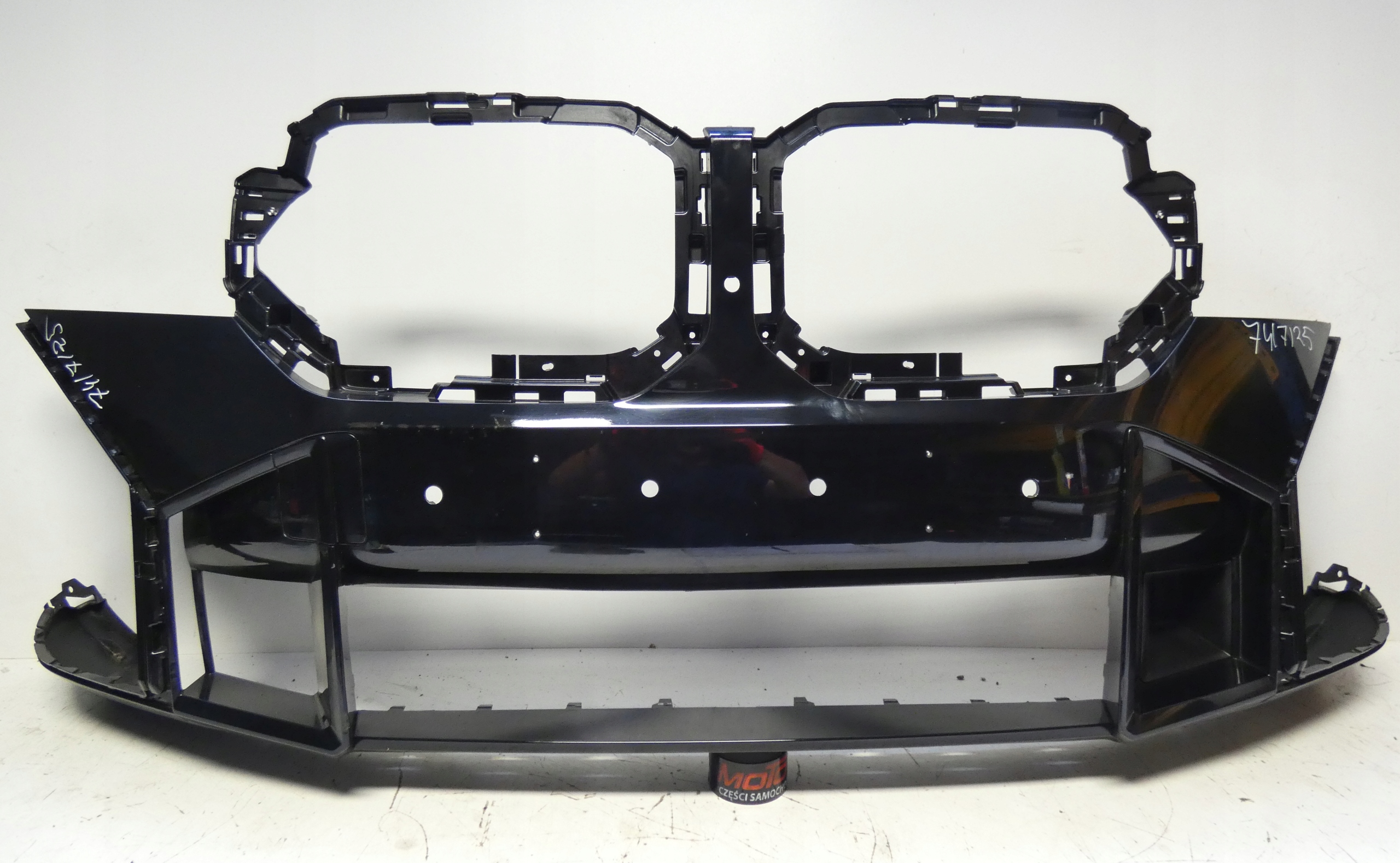 BMW XM G09 9451675 below 6 PDC 2022- bumper front front