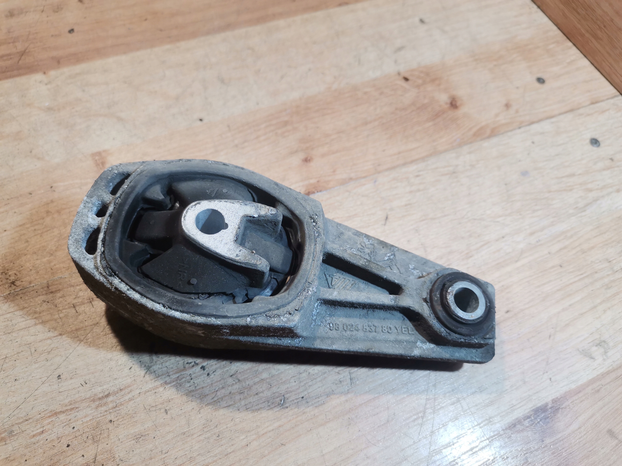 holder engine mount CITROEN C4 CACTUS 1.6 BlueHDI 9802483780