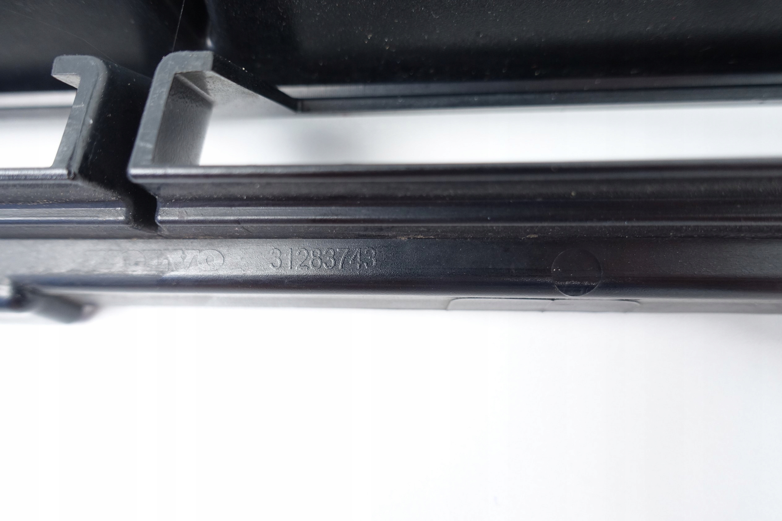 Lüftungsgitter der Stoßstange mitte VOLVO V40 12-19 31283743