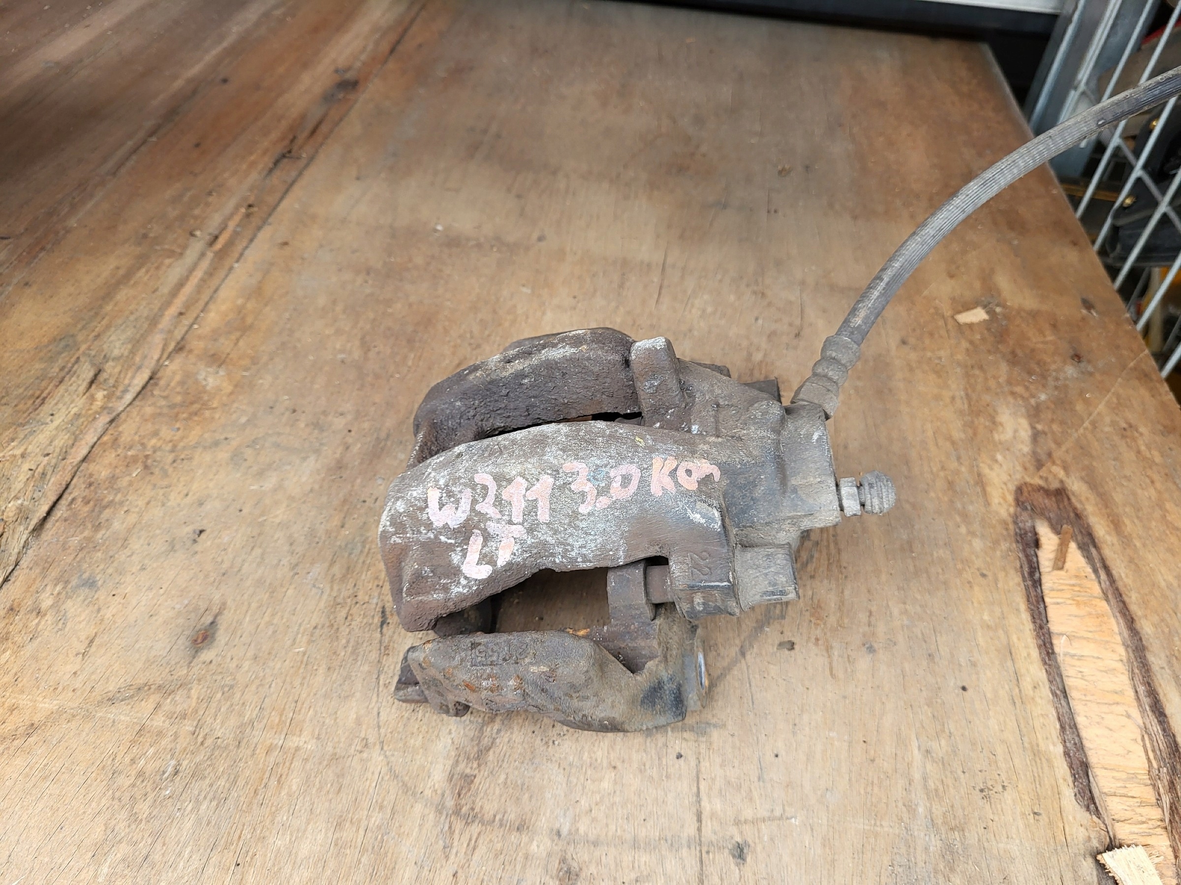 MERCEDES W211 3.0 DCI V6 caliper brake left rear part