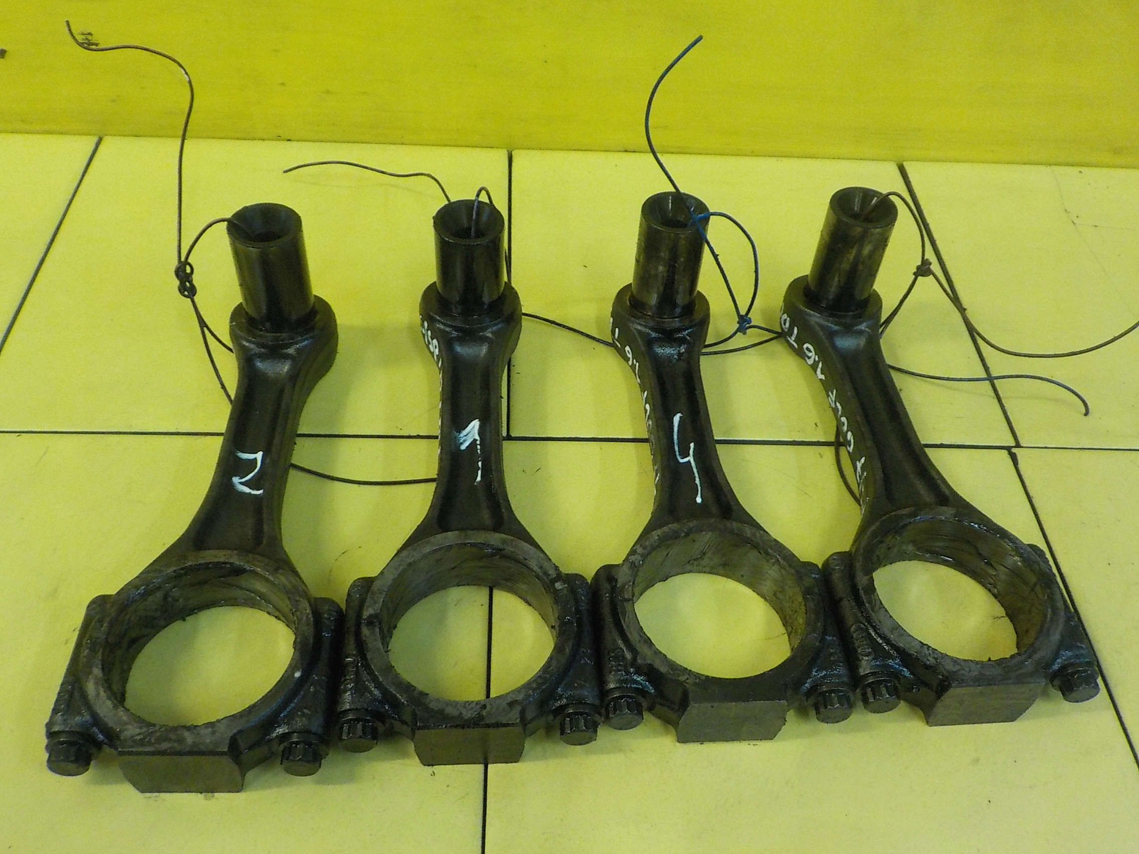 GOLF VI LEON ALTEA A1 A3 OCTAVIA 1.6 TDI 12r 105KM CAY korbowod 038J BHS