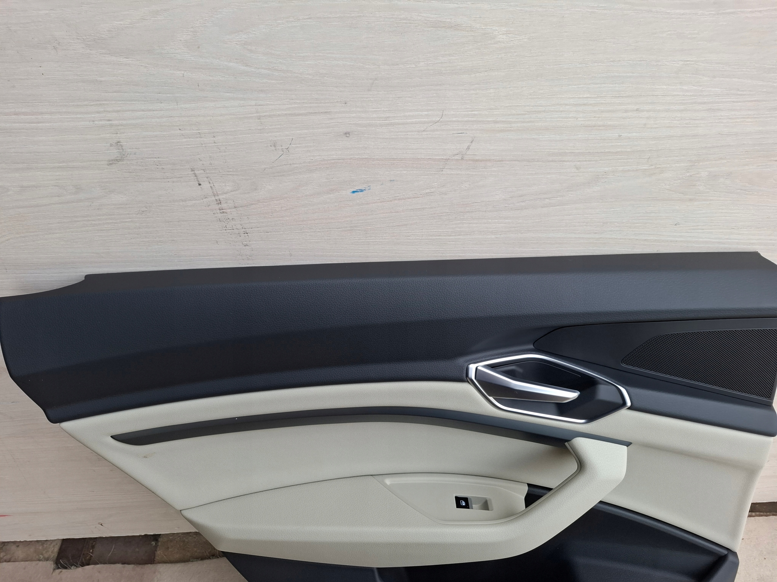 side door left rear part 4KE868065 AUDI E-TRON 4KE