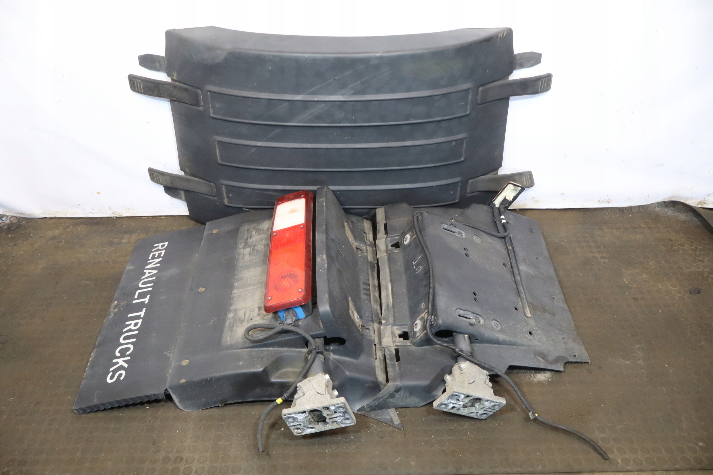 NADKOLE LEWE TYLNE KOMPLET RENAULT T 460 E6