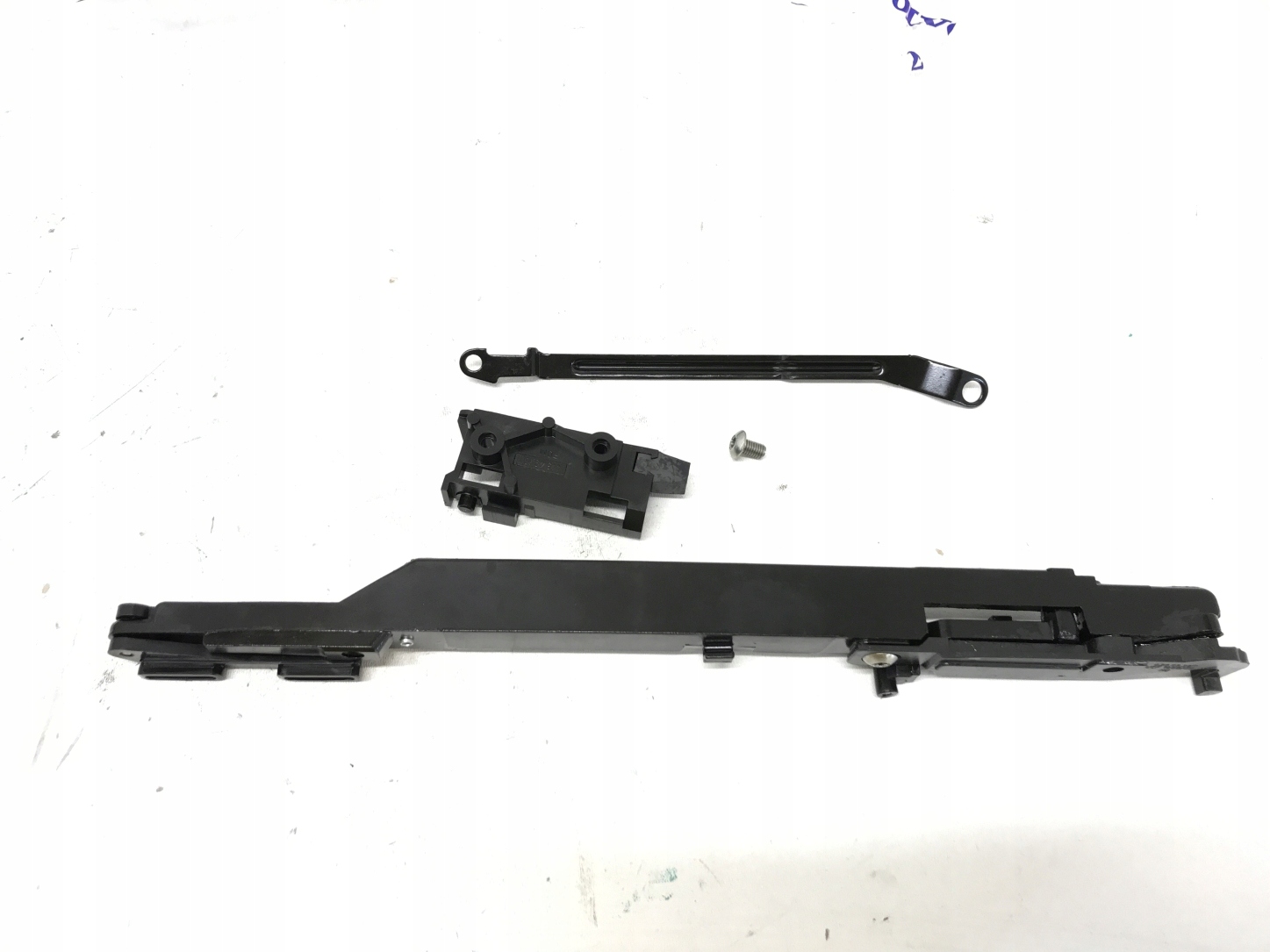 8658961 - VOLVO XC90 правый трос направляющая люка