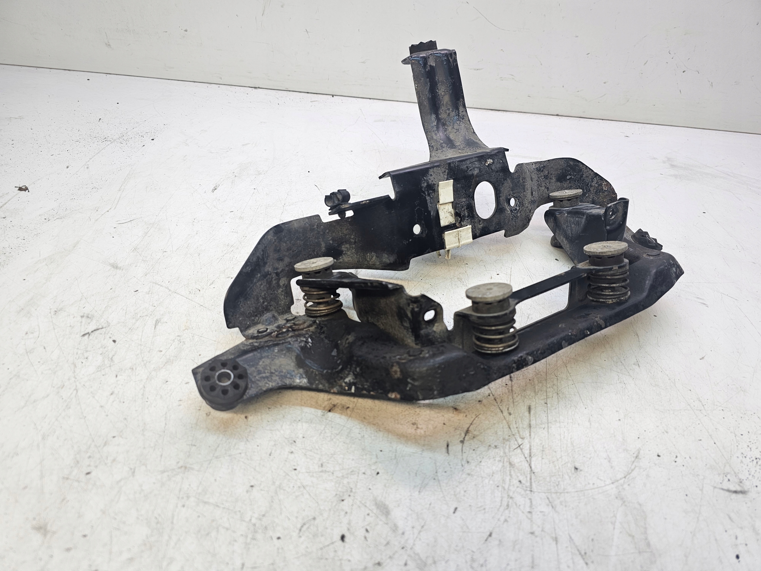 holder KOMPRESORA springing AUDI A6 C7 A7 4G0698999
