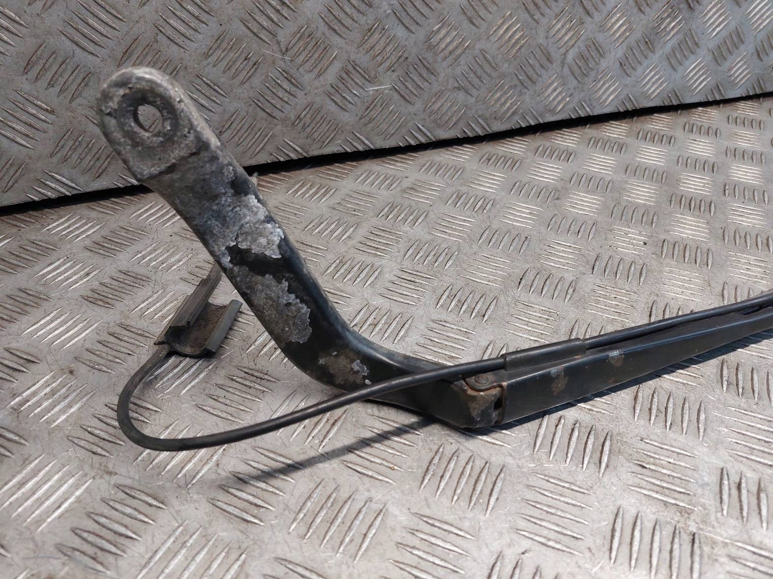 wiper arm left + right front RENAULT PREMIUM 420 and 56671677