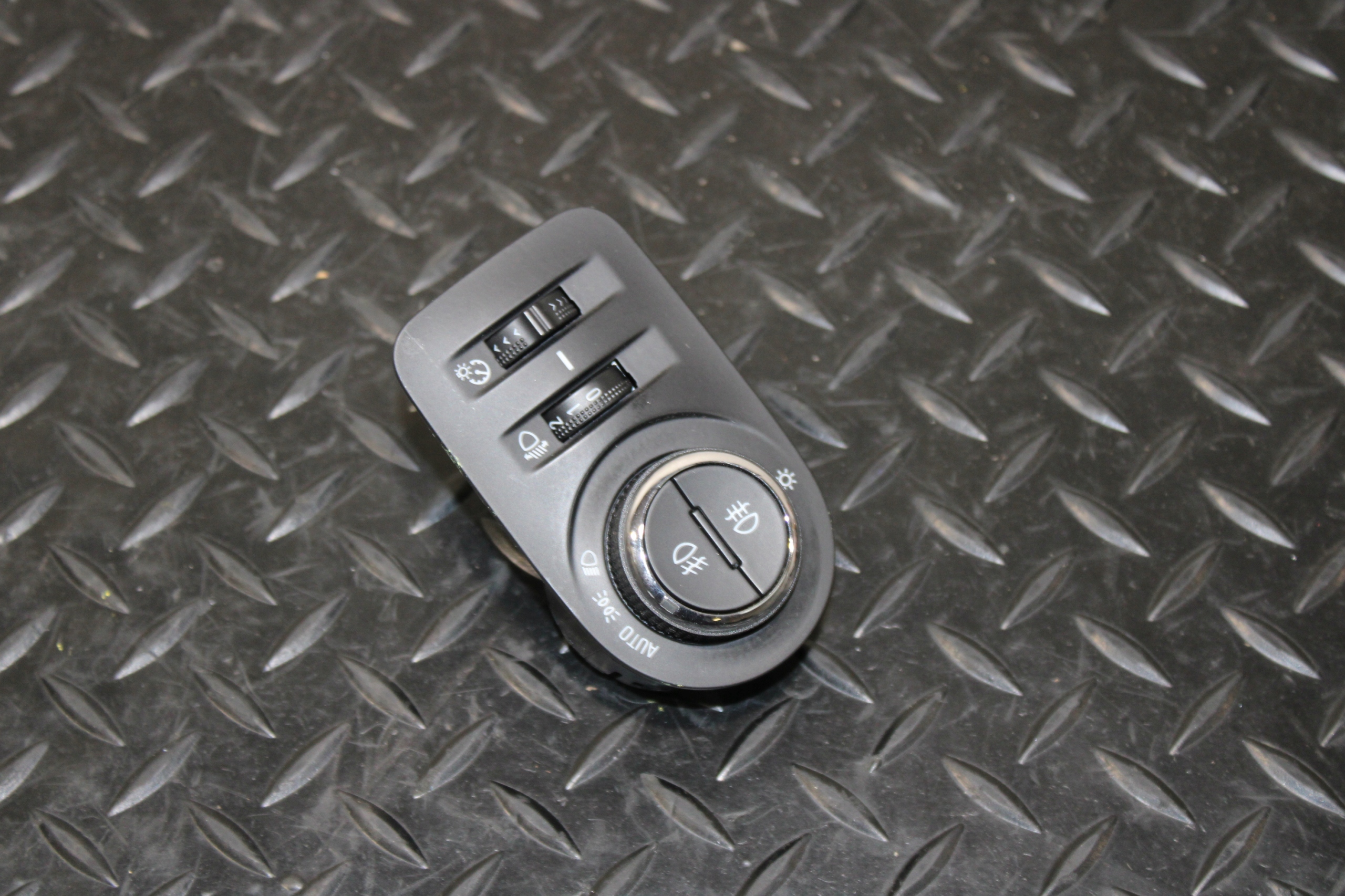 interruttore luci OPEL ASTRA K V 5 39050757