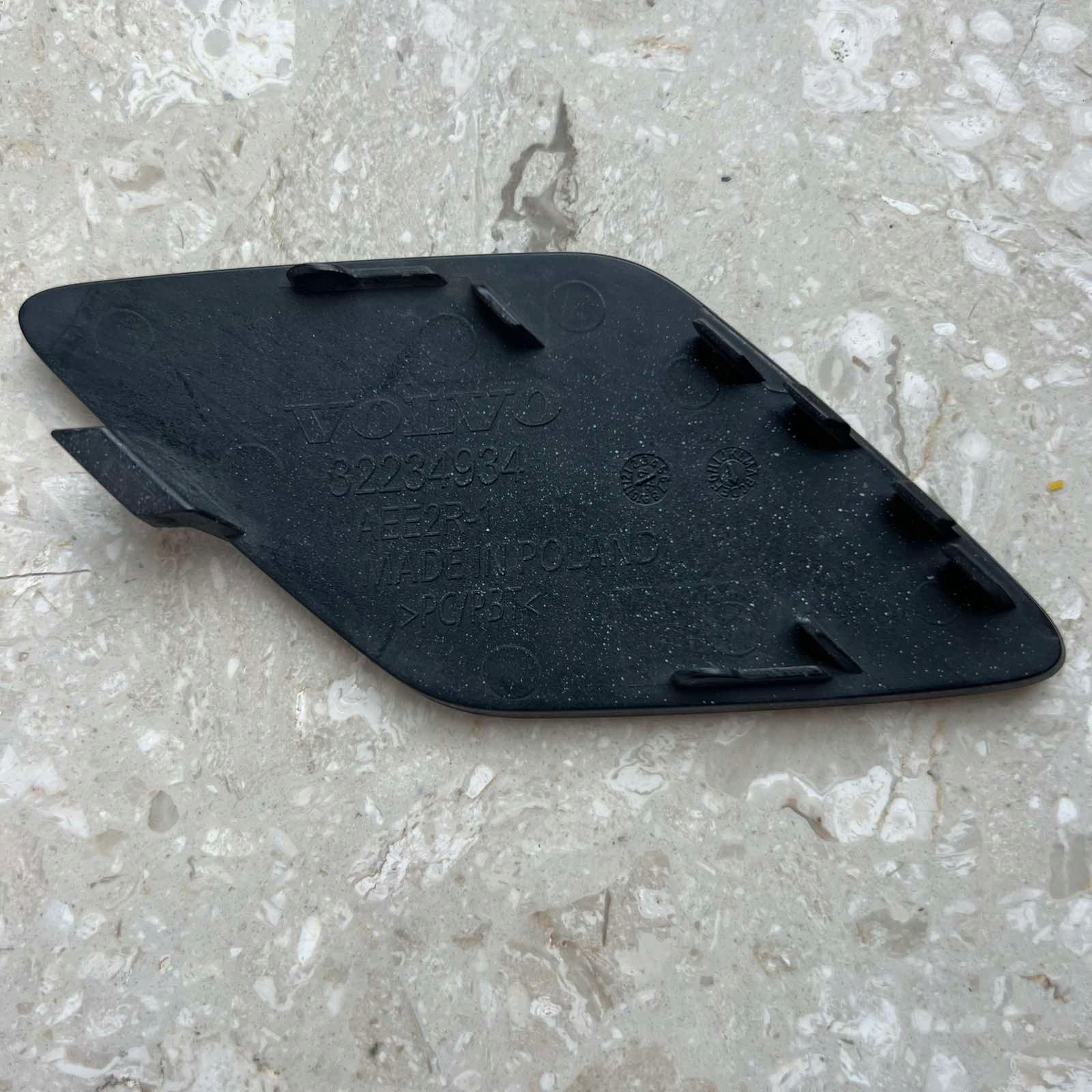 VOLVO XC60 II LIFT 2020-> towing hook cap front 32234934