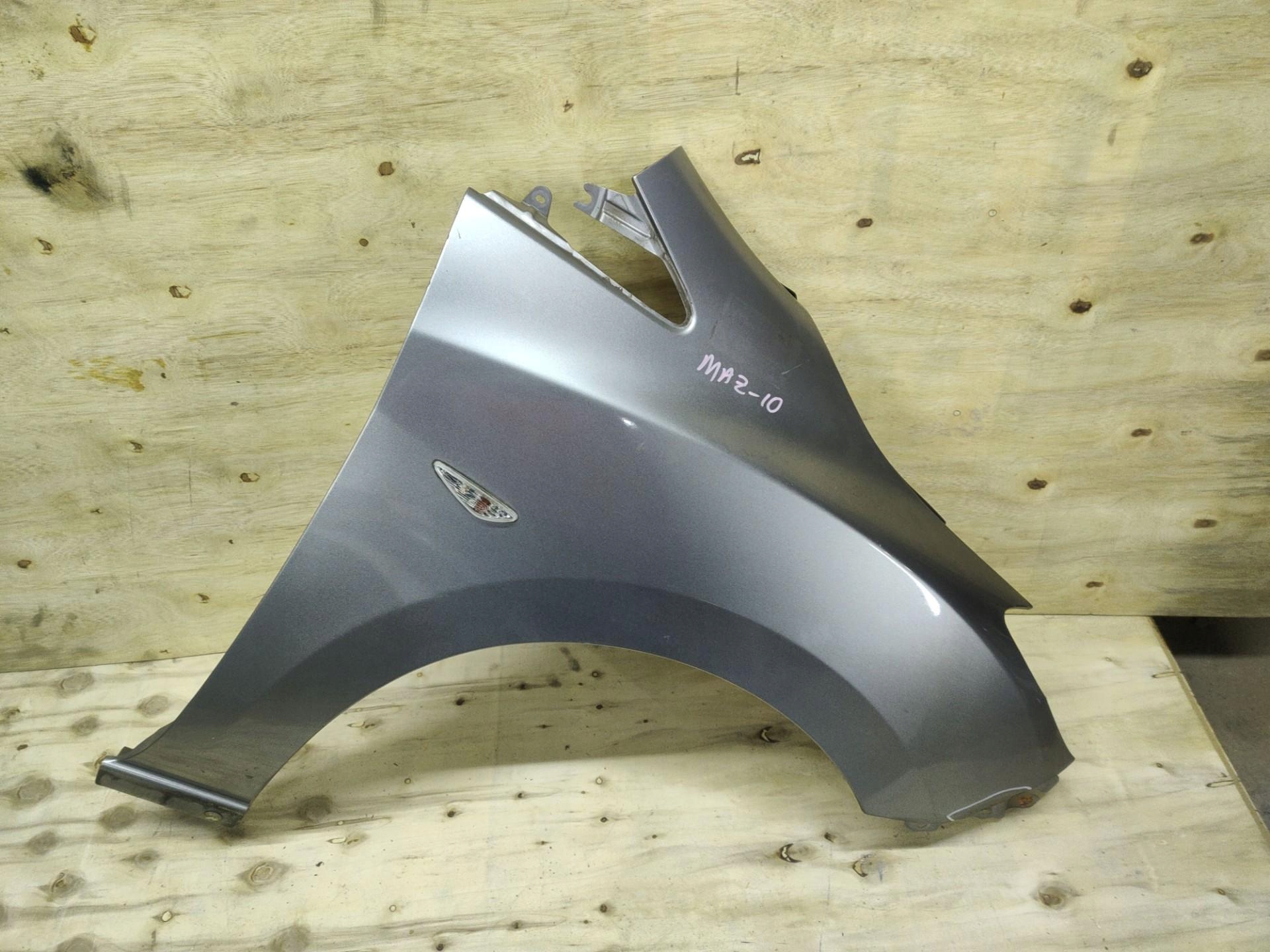 fender front right side Mazda 5 2 2011