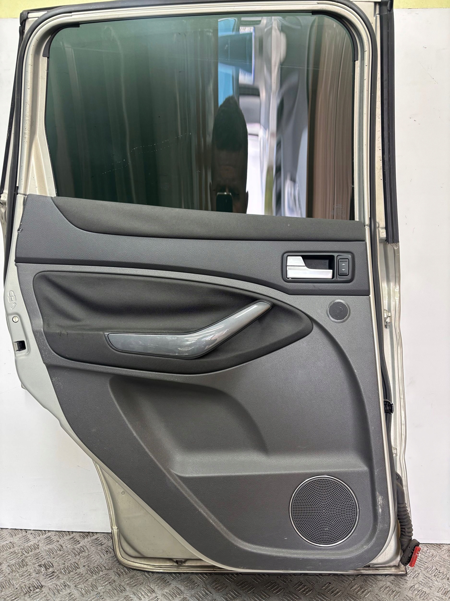 Tür heck hinten links FORD KUGA und 08