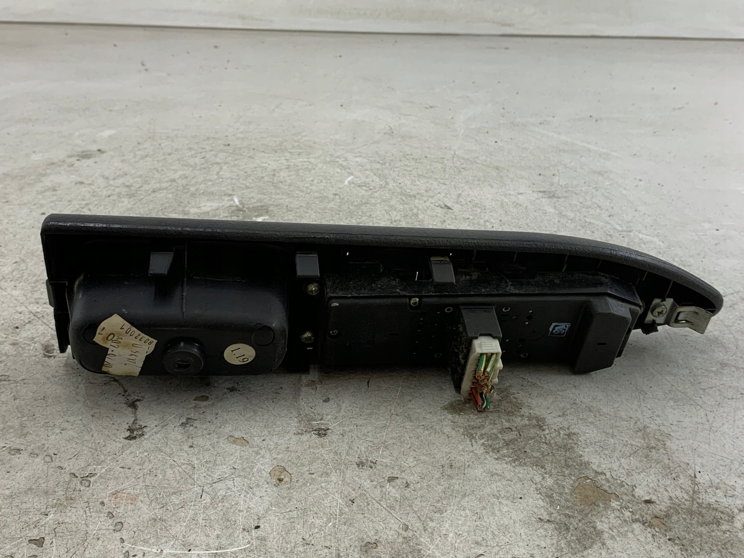 TOYOTA AVENSIS T22 PANEL okna levý předek