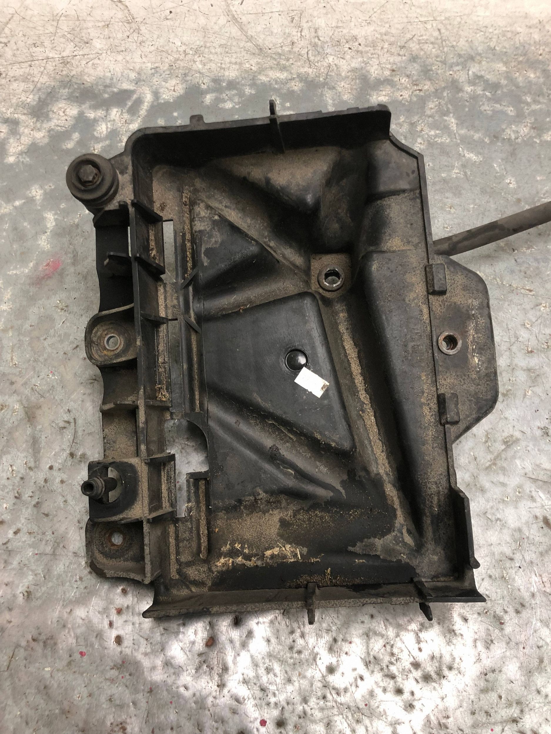držač akumulatora SKODA FABIA II 6R0915331