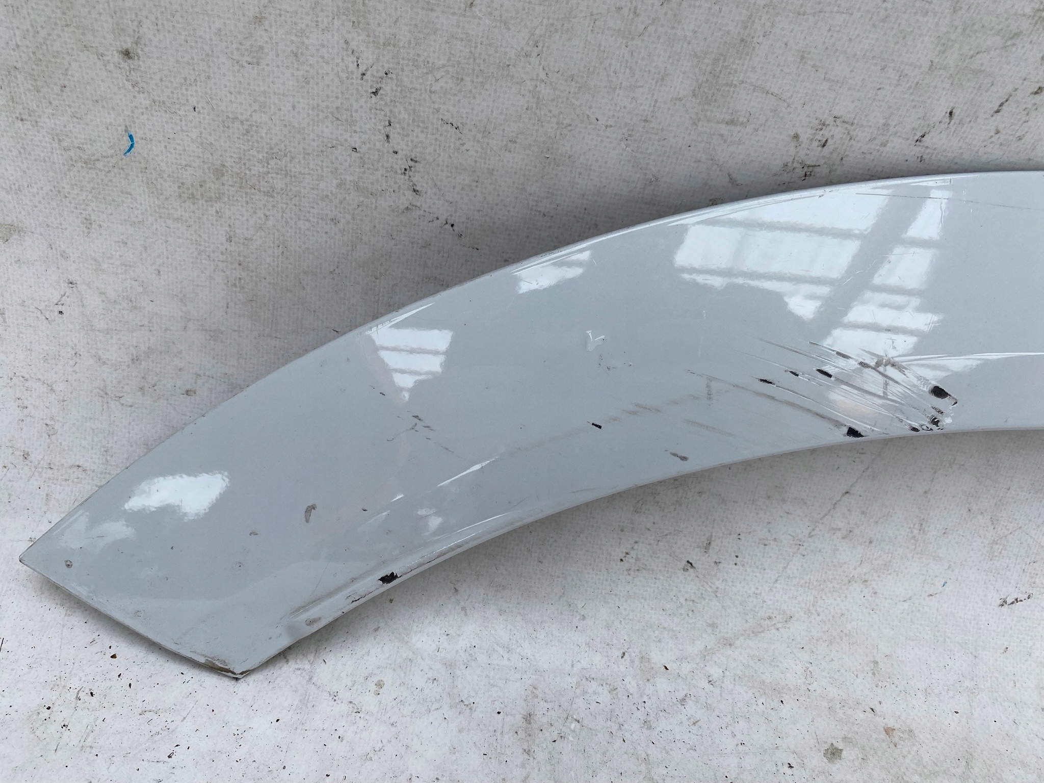 AUDI E-TRON 21- Moulage Couverture Aile Droit Arrière 4KE853818A