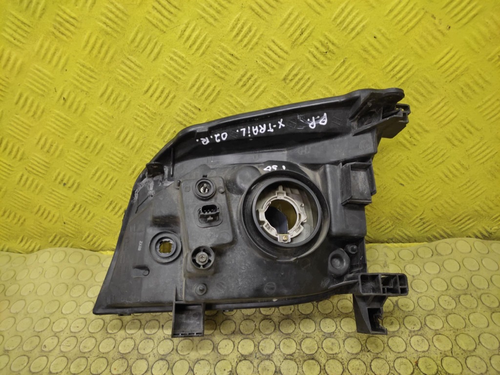 NISSAN X-TRAIL T30 REFLEKTOR light right front