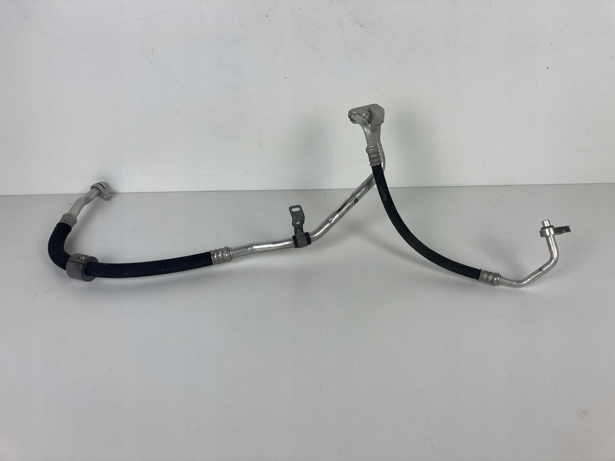 INSIGNIA B КАБЕЛЬ ТРУБКА КОНДИЦИОНЕРА 39123983